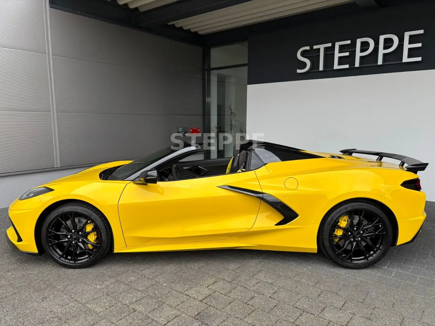 Corvette C8 Stingray Convertible 2025 3LT EUModell STEPPE Jaune - 2