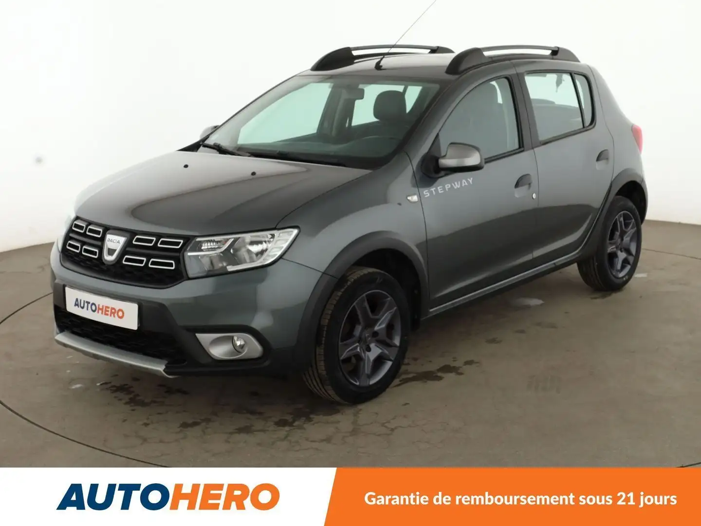 Dacia Sandero 0.9 TCe Explorer Gris - 1