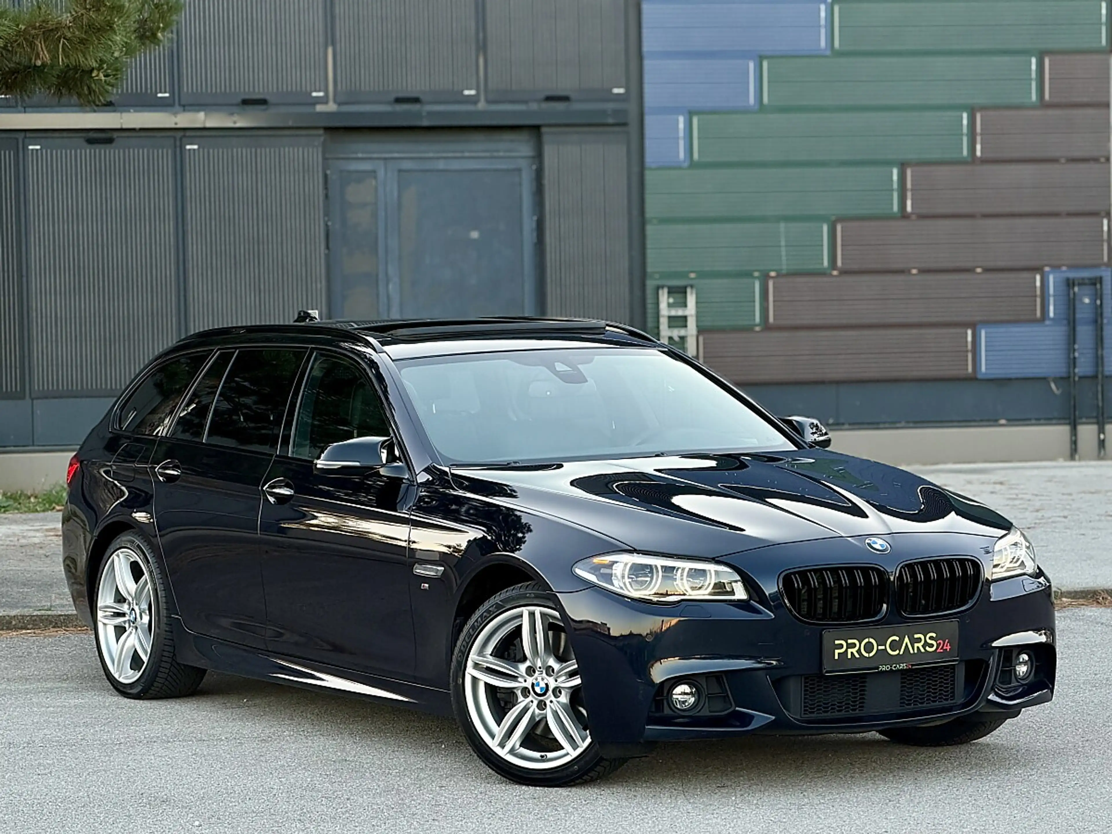 BMW 525 d xDrive // M-PAKET // PANORAMA // HARMAN&KARDON — photo 3