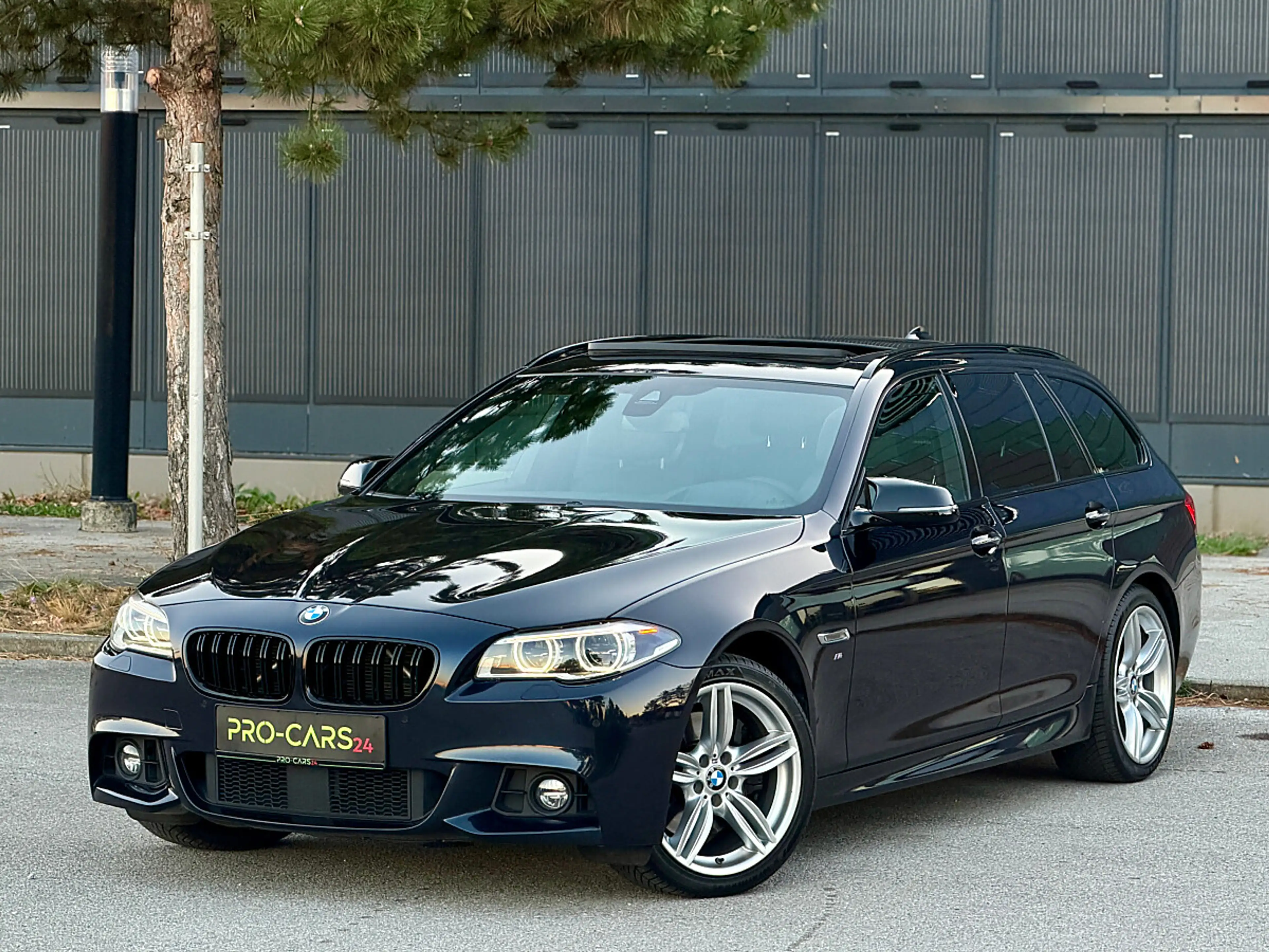 BMW 525 d xDrive // M-PAKET // PANORAMA // HARMAN&KARDON — photo 12