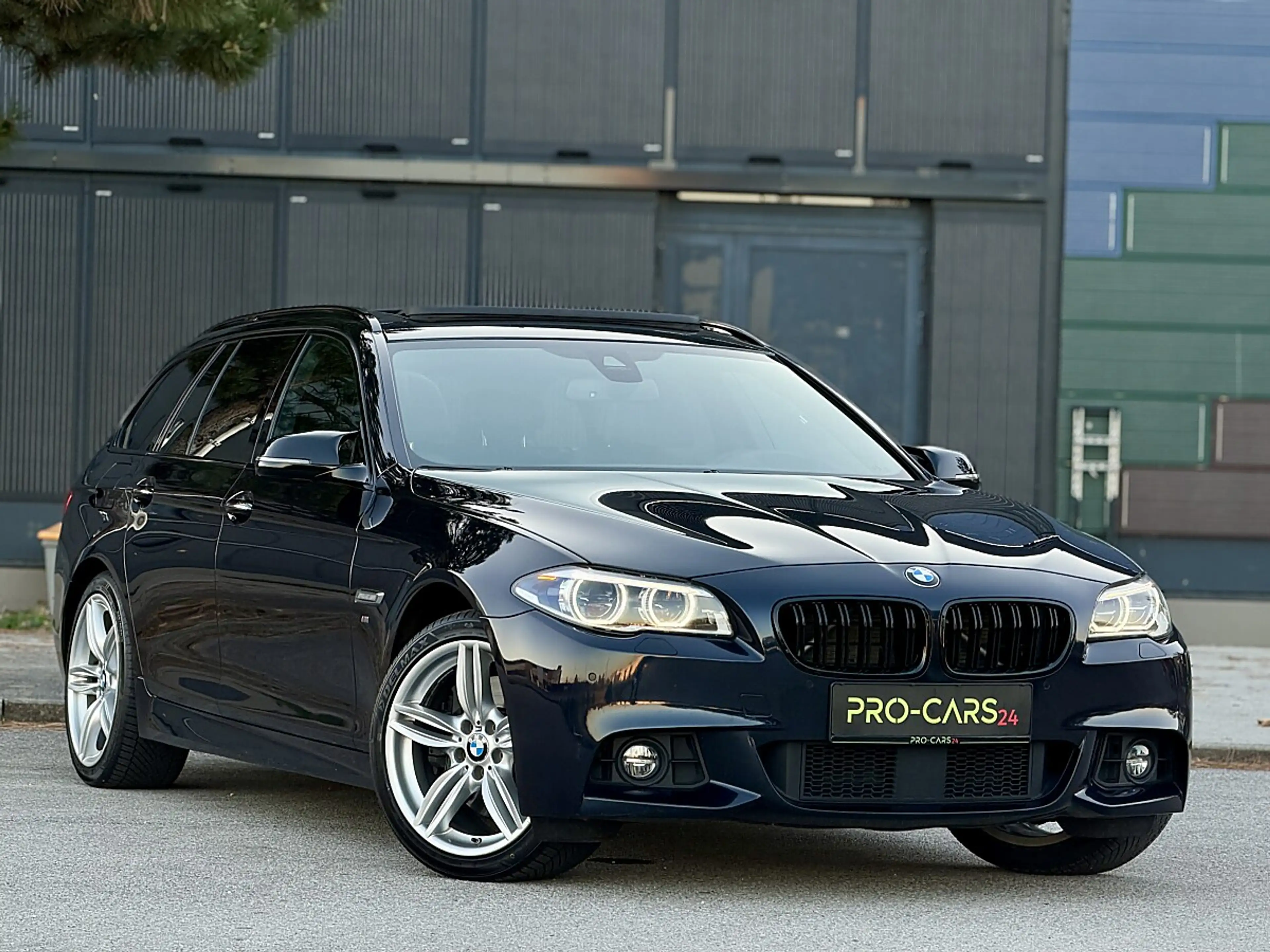 BMW 525 d xDrive // M-PAKET // PANORAMA // HARMAN&KARDON