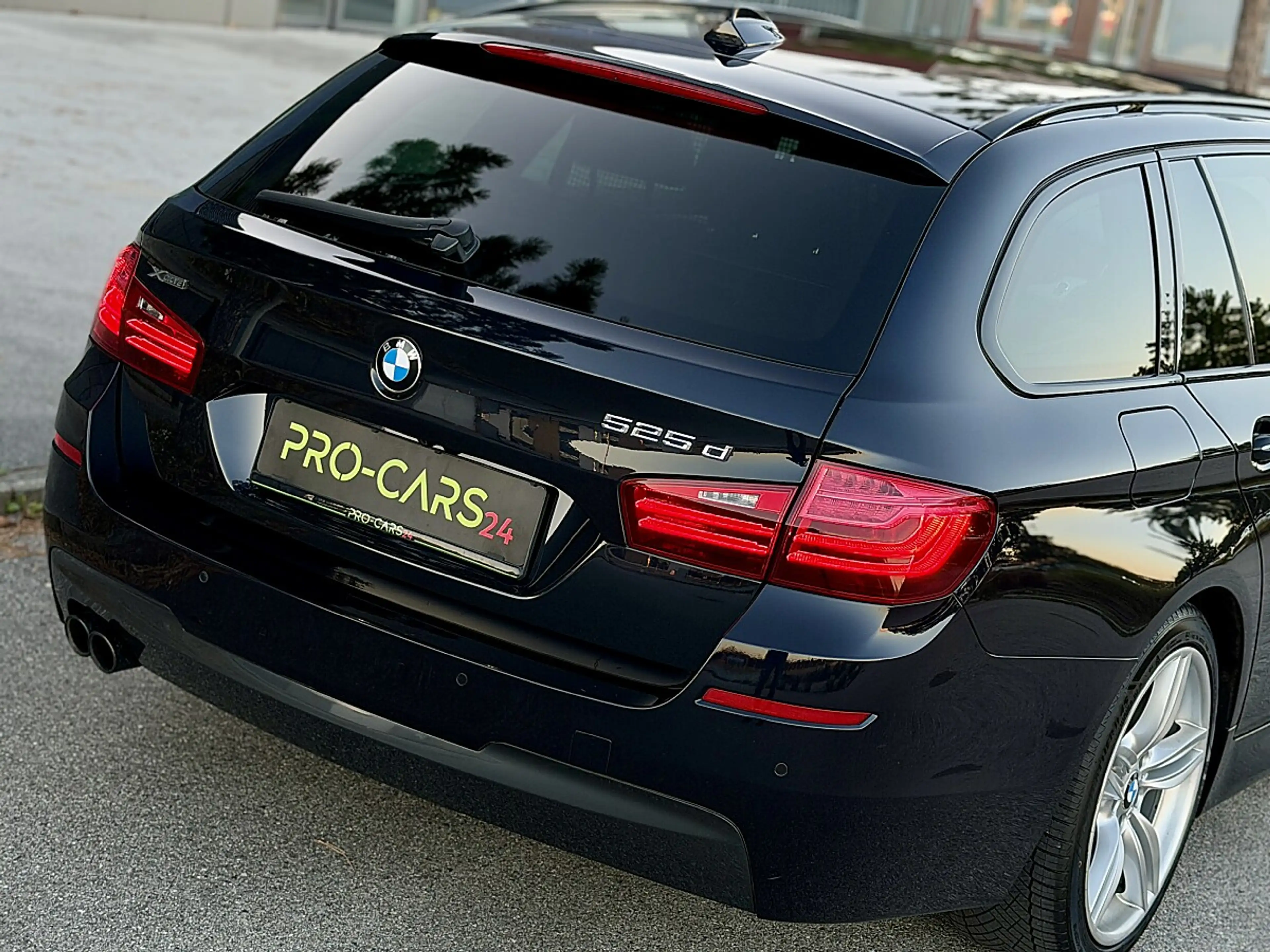 BMW 525 d xDrive // M-PAKET // PANORAMA // HARMAN&KARDON — photo 8