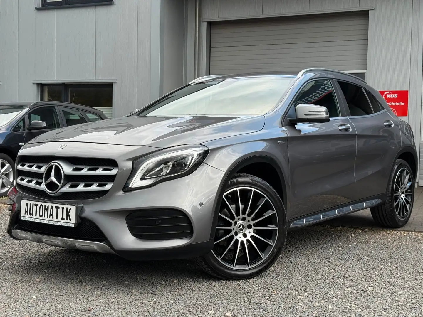 Mercedes-Benz GLA 200 *Navi*SHZ*LED*Automatik*Tempo*Klima*SOS Grau - 1