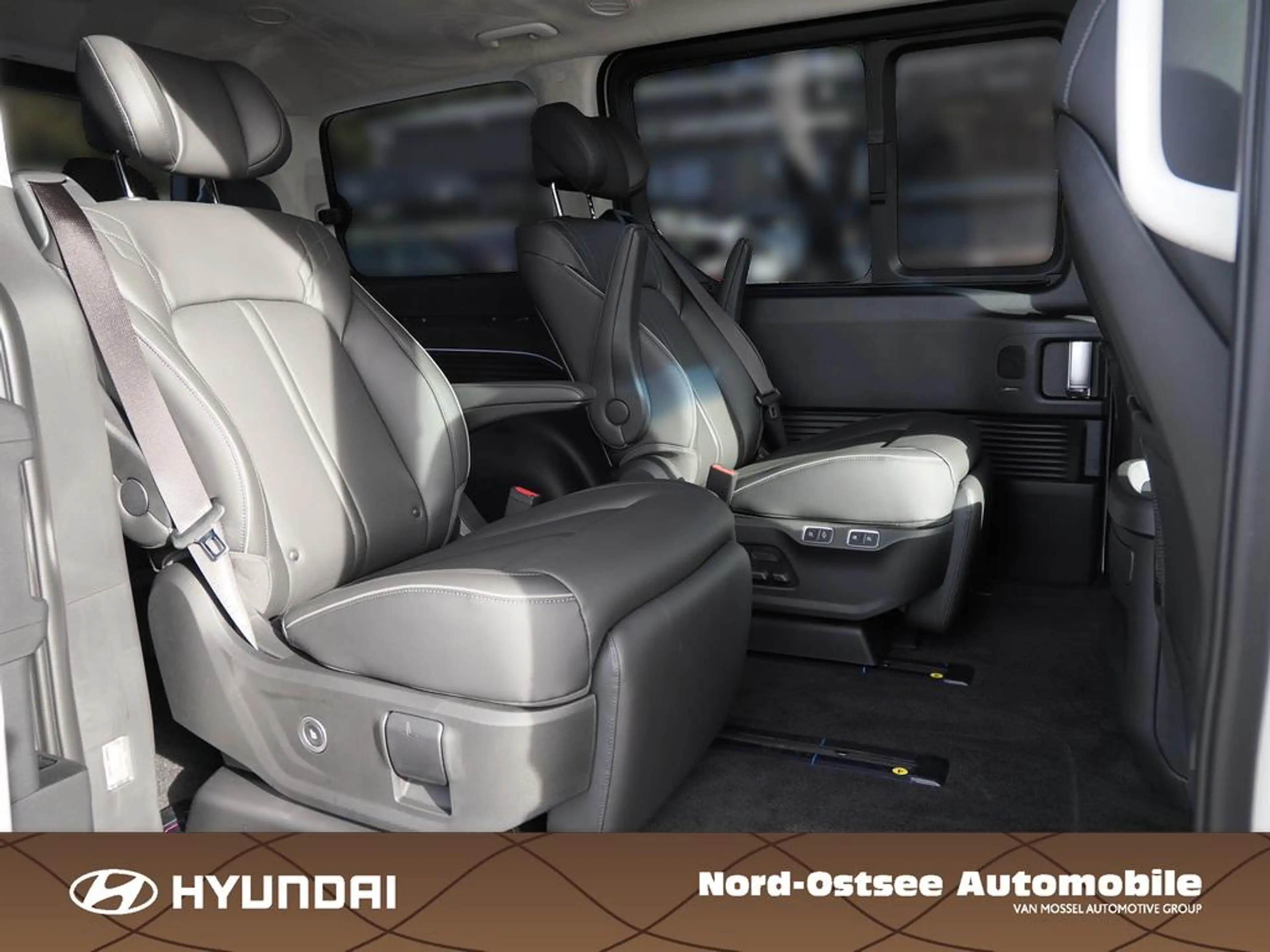 Hyundai STARIA HEV 7-Sitzer Signature Panoramadach — photo 12