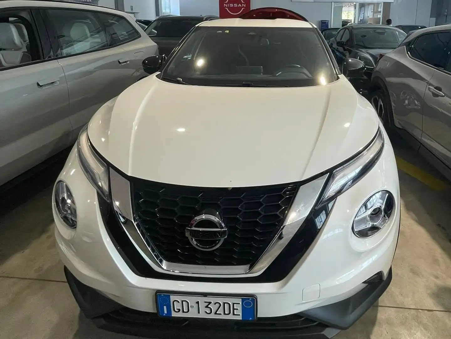 Nissan Juke Juke 1.0 dig-t N-Connecta 114cv Bianco - 1