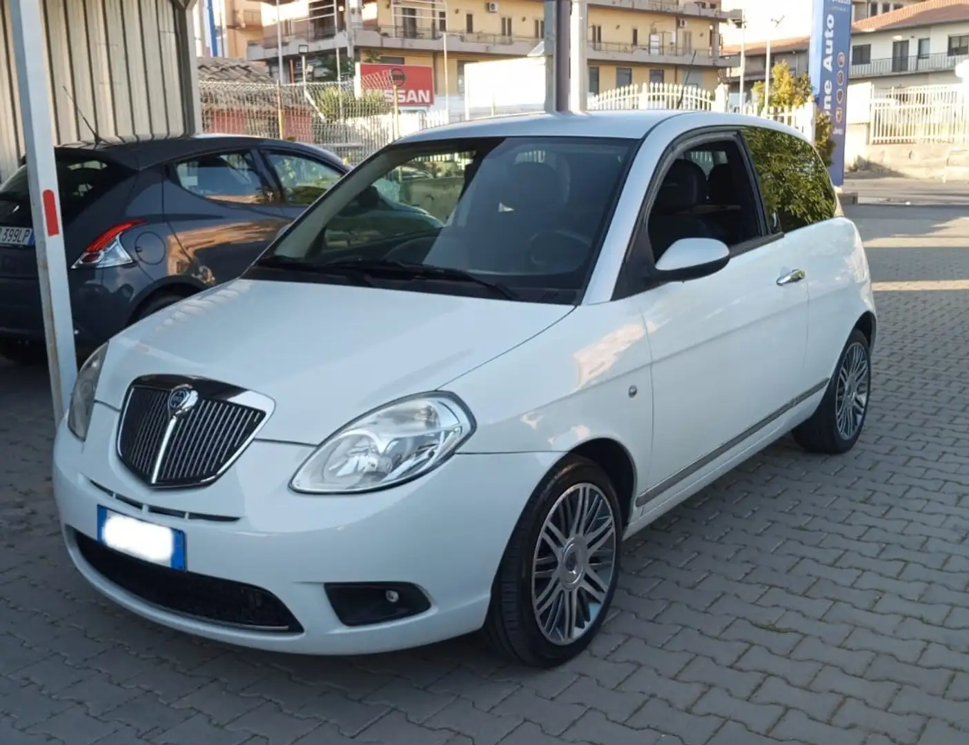 Lancia Ypsilon Ypsilon 1.3 mjt Platino 100 dfn Bianco - 1