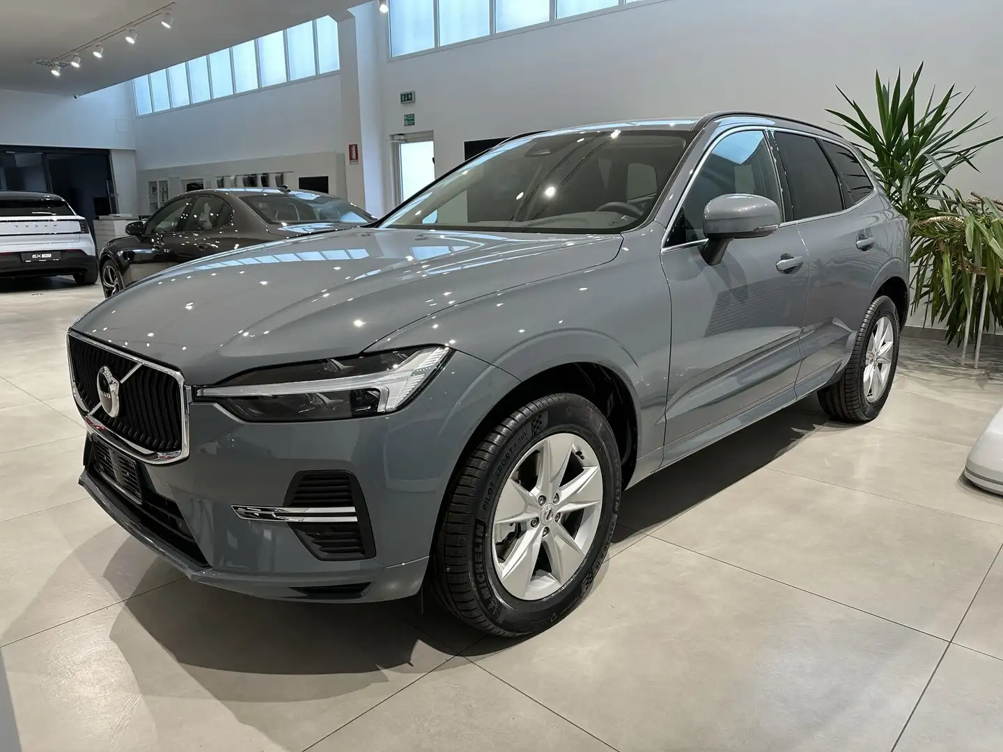 Volvo XC60 B4 automatico Core - PREZZO DI LISTINO 63.975€ !!! Grigio - 1