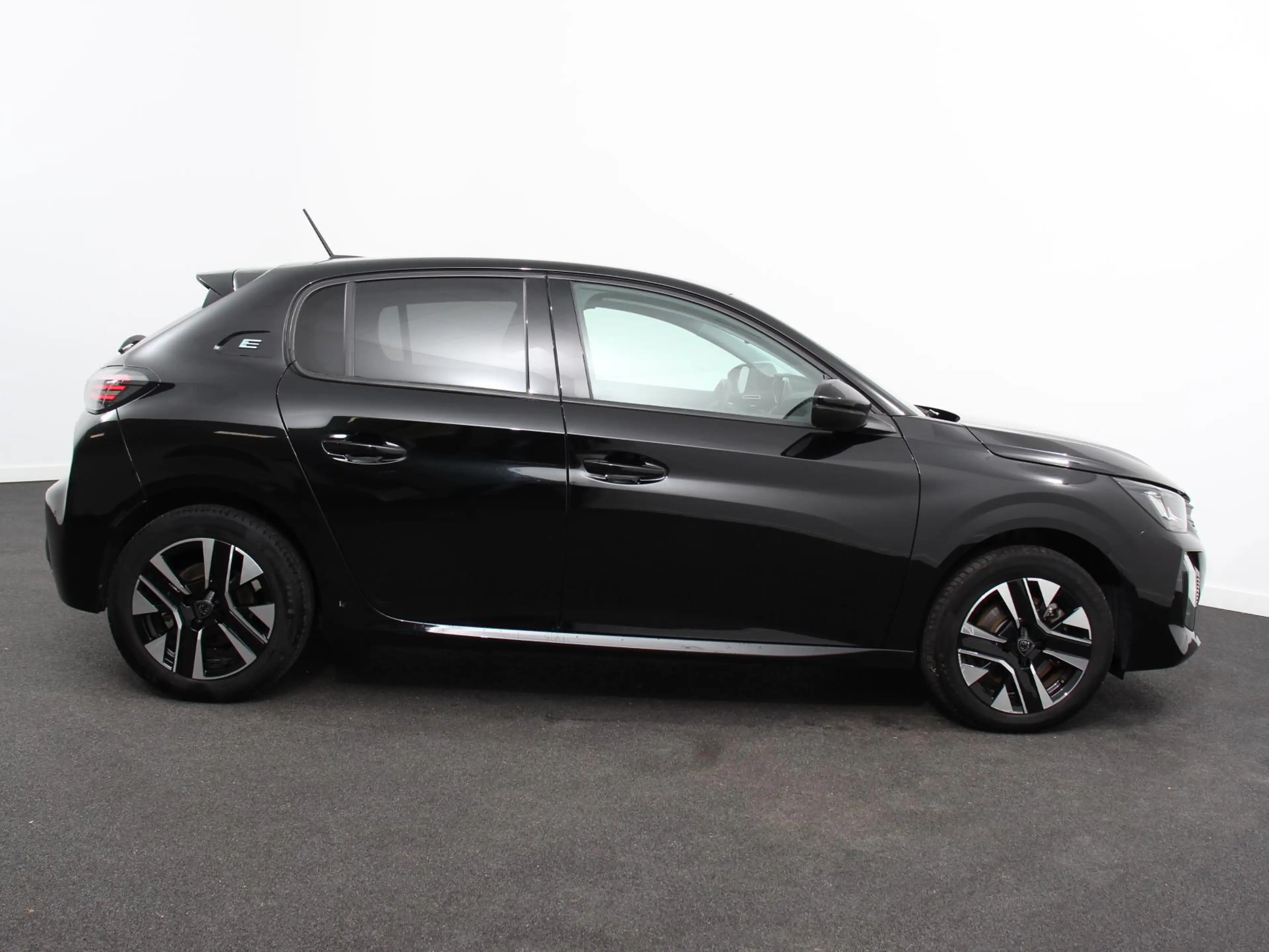 Peugeot e-208 EV Active Pack 50 kWh Climate Control Cruise contr — photo 7