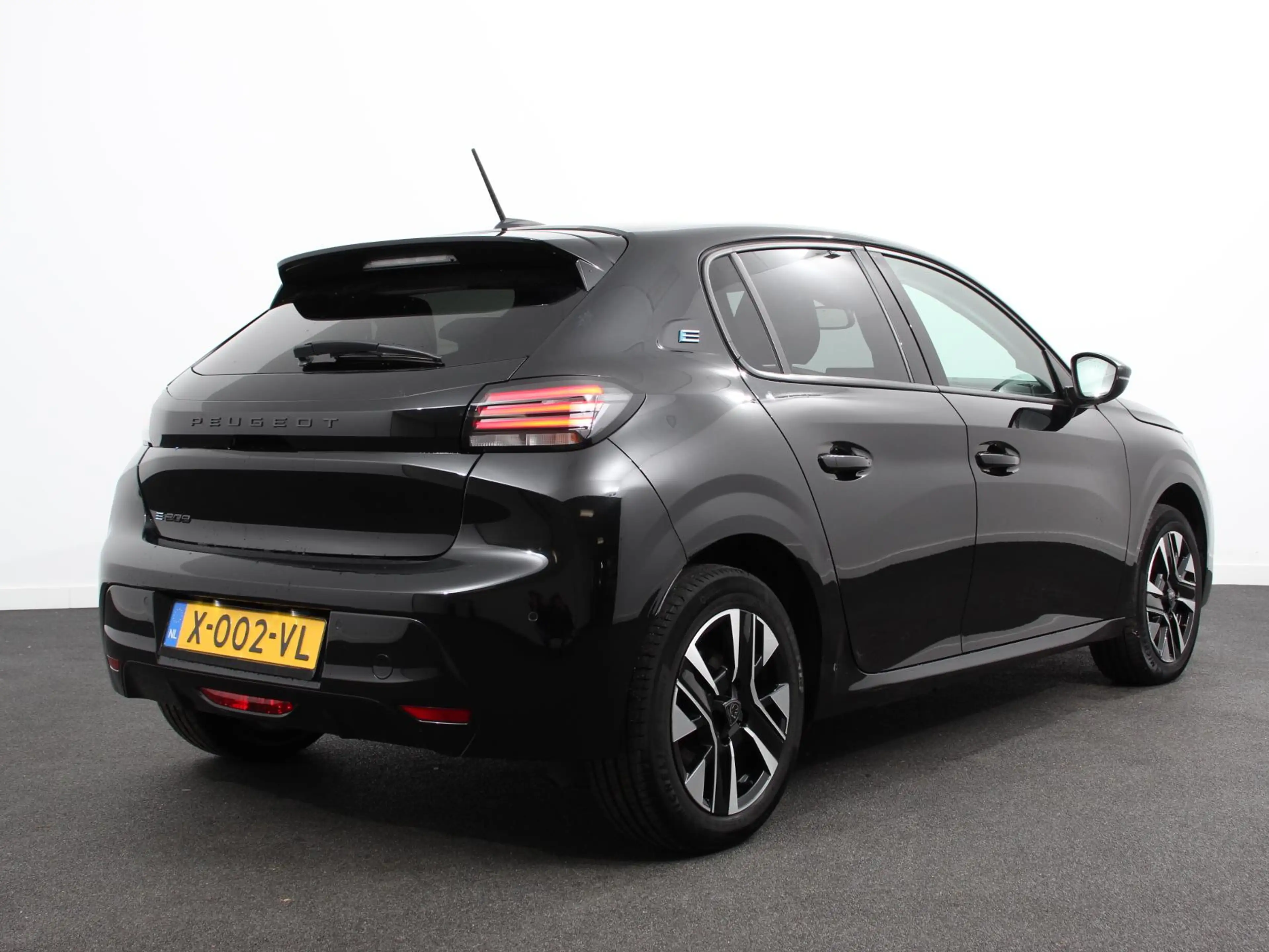Peugeot e-208 EV Active Pack 50 kWh Climate Control Cruise contr — photo 6