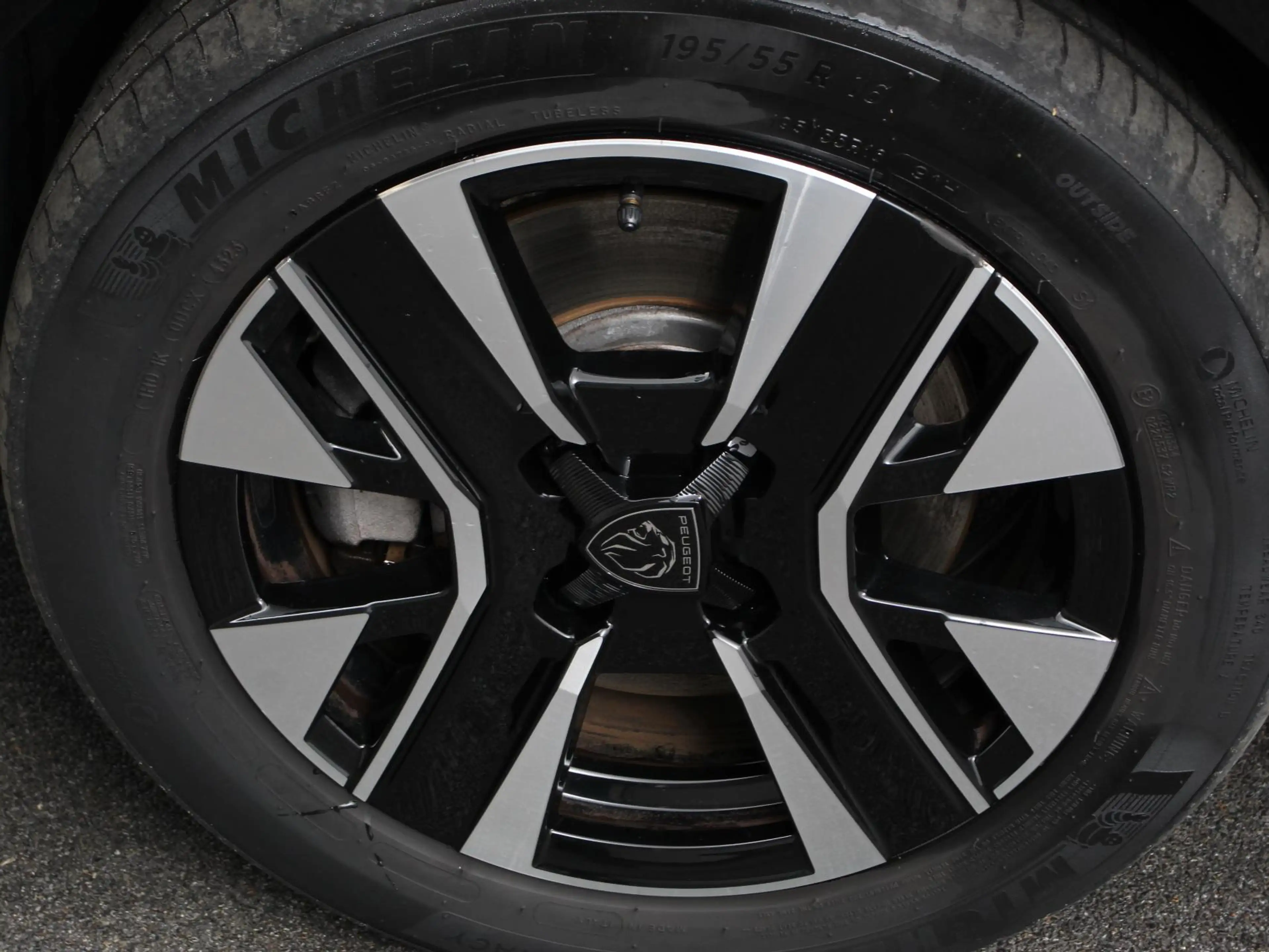 Peugeot e-208 EV Active Pack 50 kWh Climate Control Cruise contr — photo 3