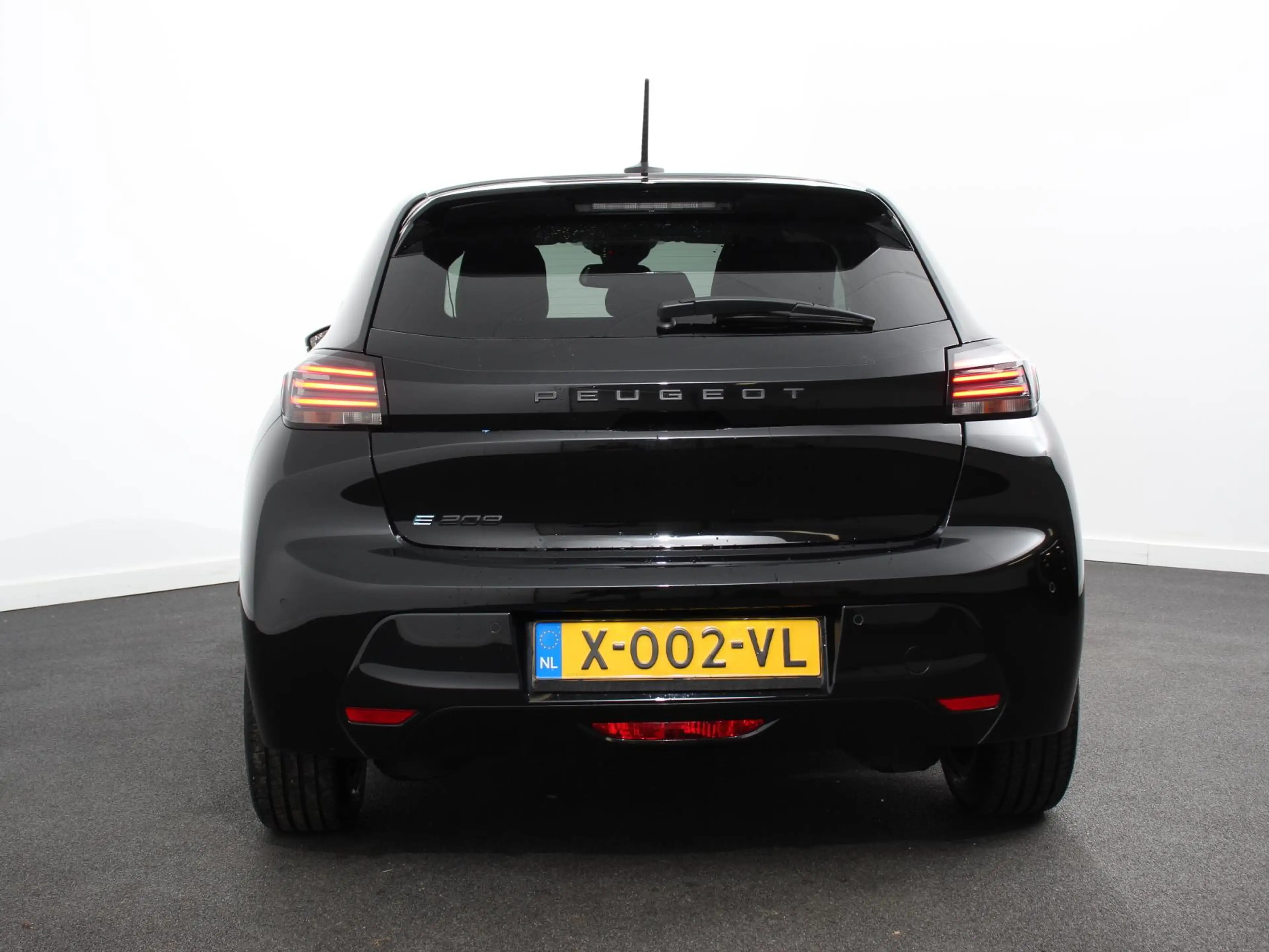 Peugeot e-208 EV Active Pack 50 kWh Climate Control Cruise contr — photo 5