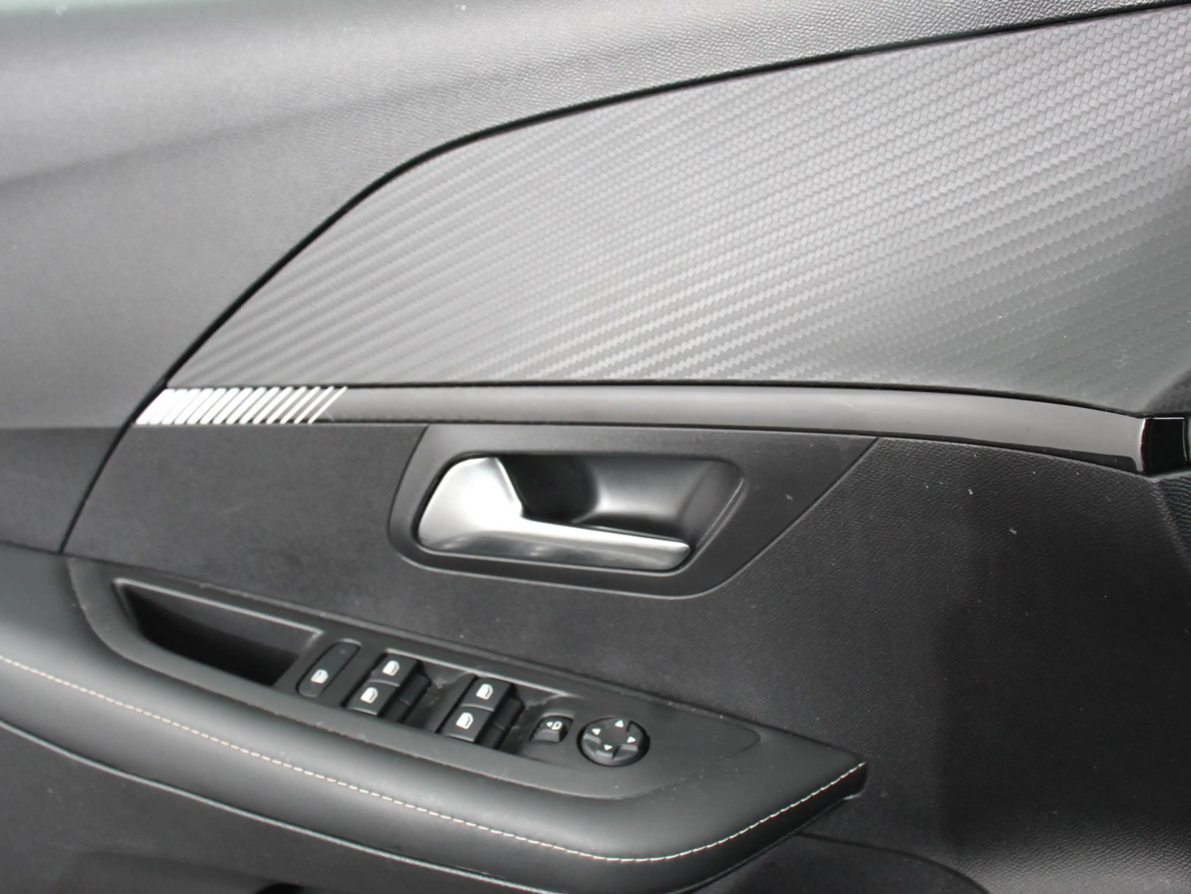 Peugeot e-208 EV Active Pack 50 kWh Climate Control Cruise contr — photo 10