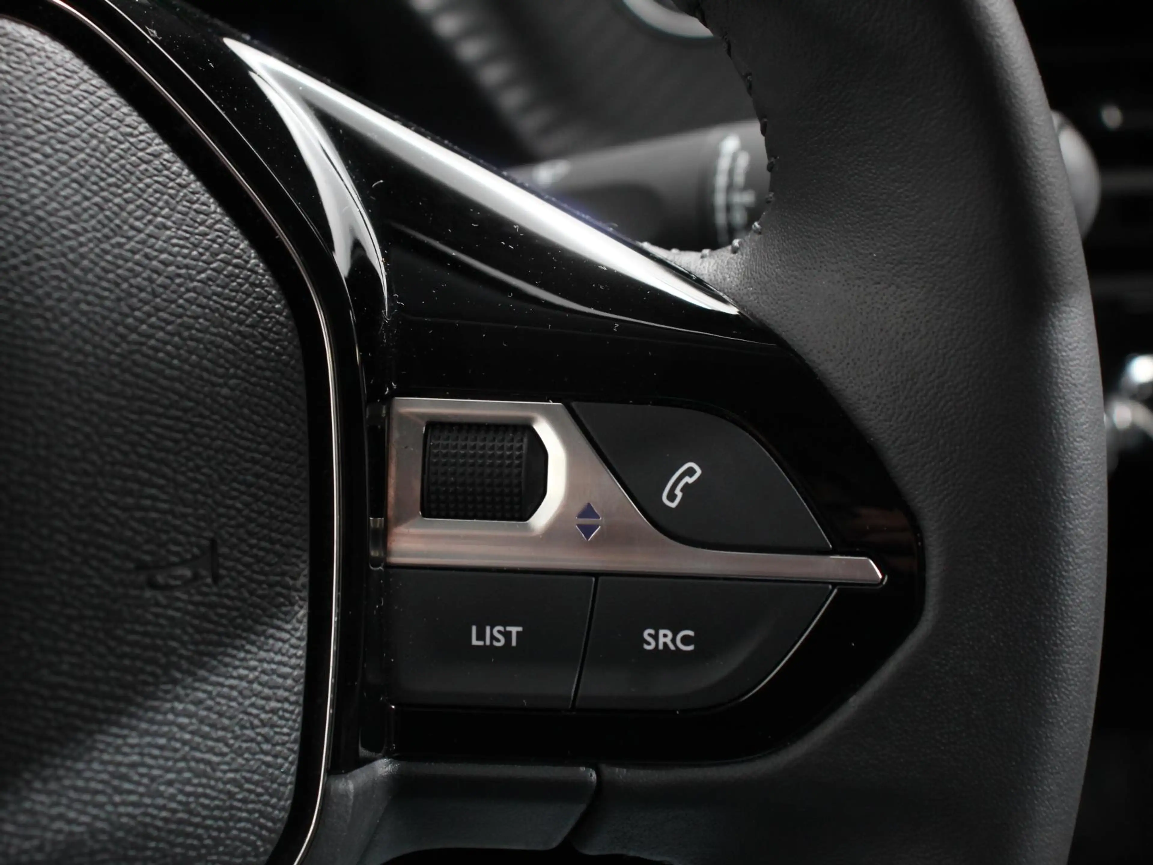 Peugeot e-208 EV Active Pack 50 kWh Climate Control Cruise contr — photo 13