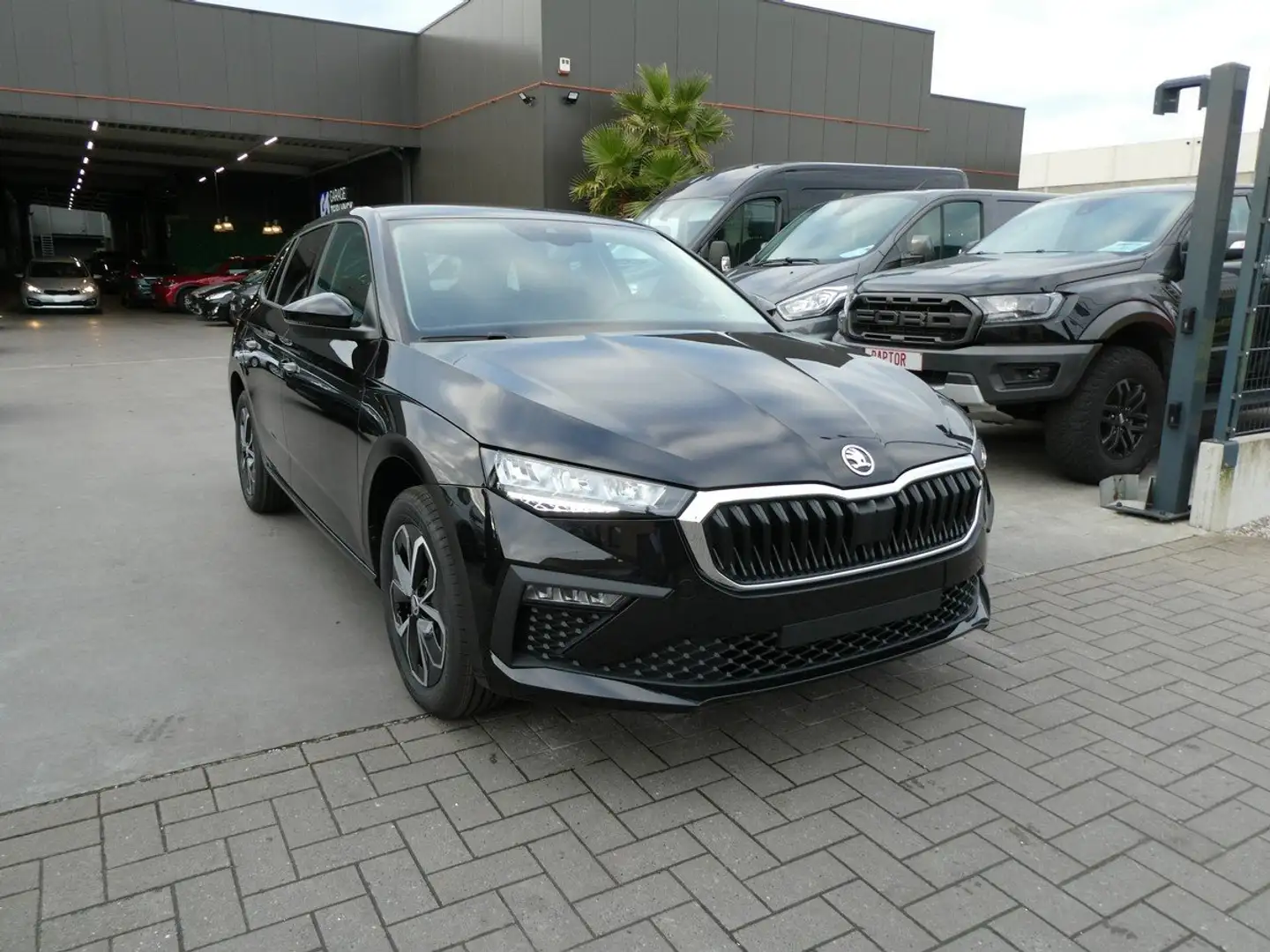 Skoda Scala 1.0 i benzine 95pk Business Luxe STOCK (26794) Zwart - 2