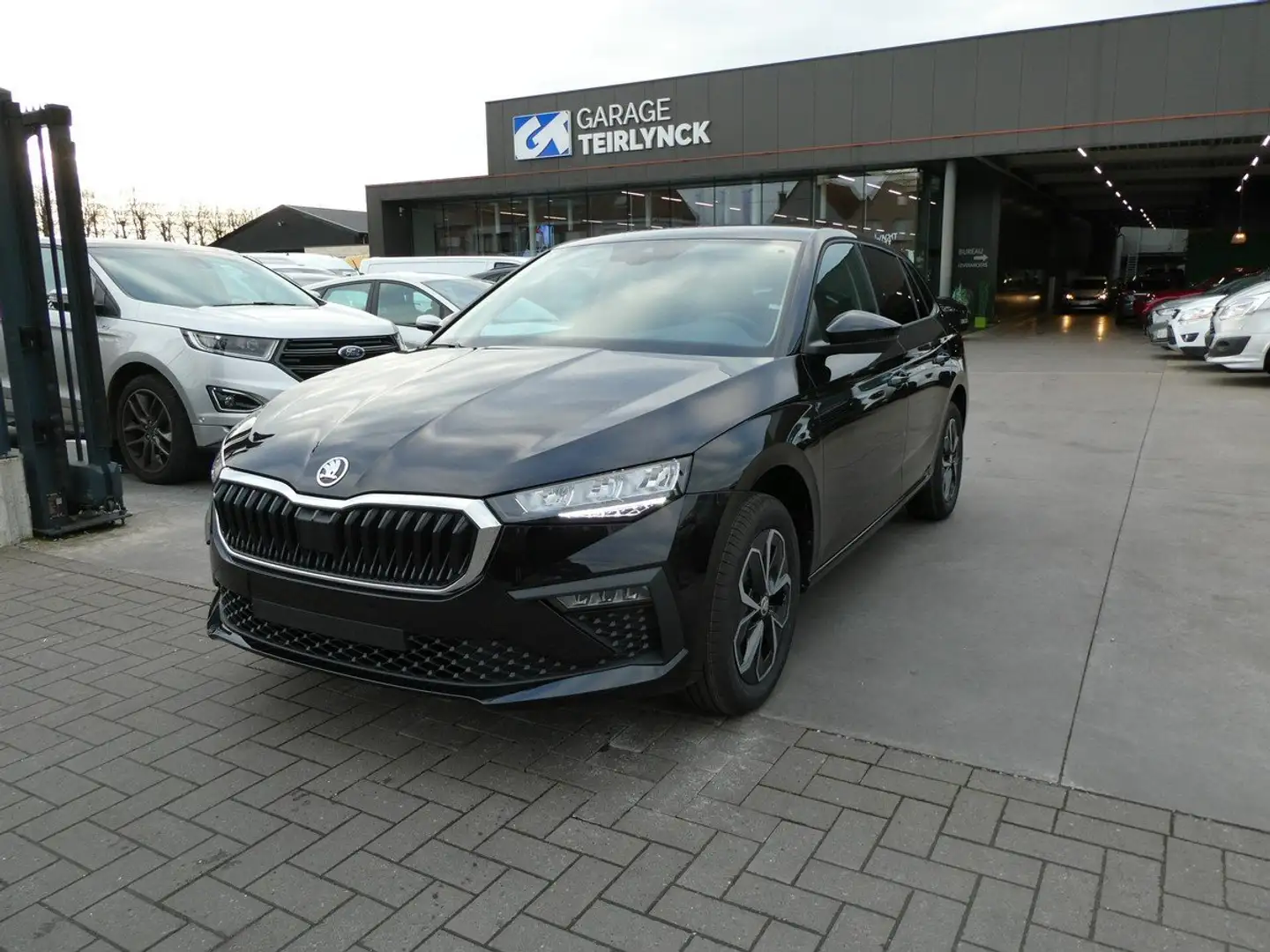 Skoda Scala 1.0 i benzine 95pk Business Luxe STOCK (26794) Zwart - 1