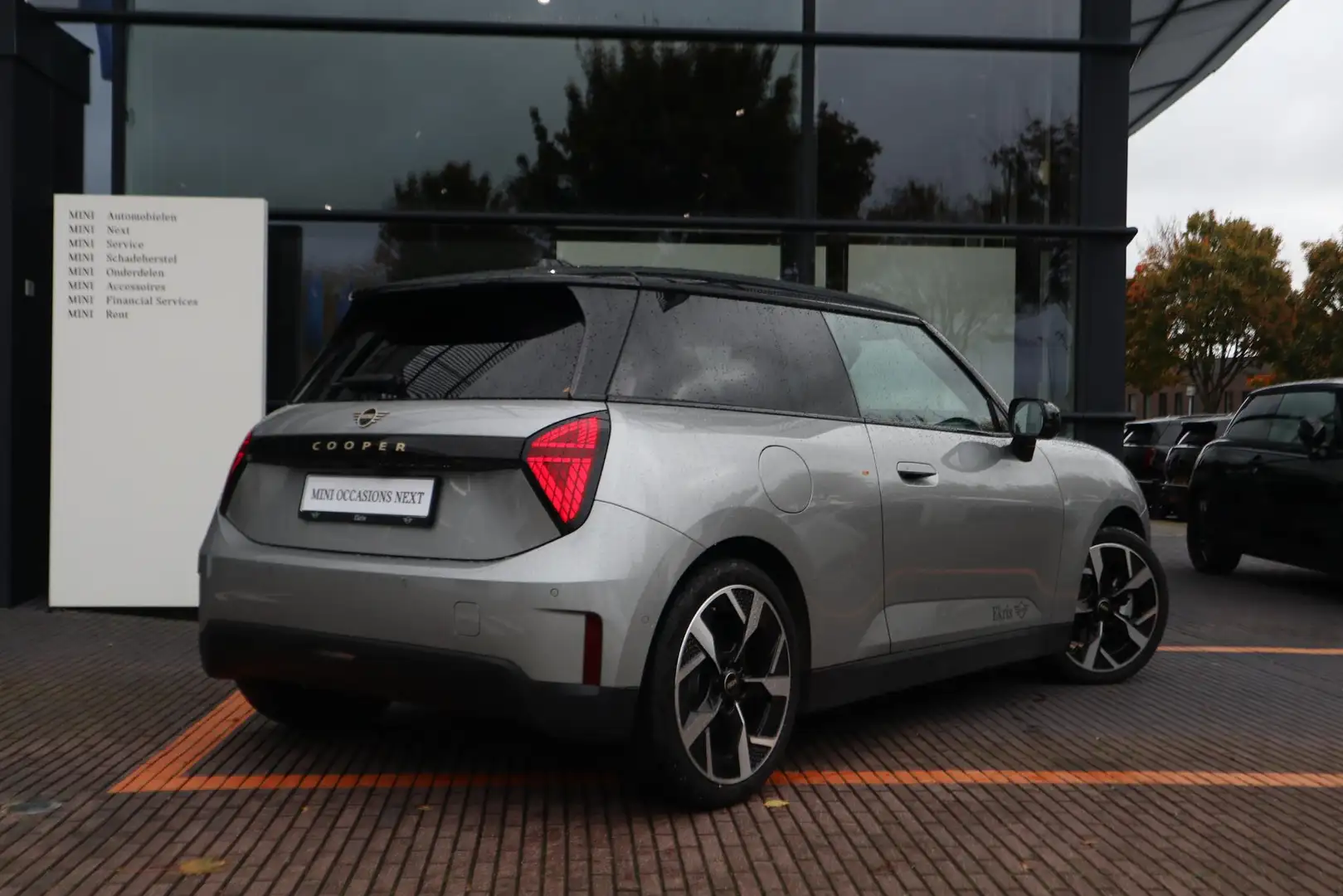 MINI Cooper E 3-deurs | Favoured Trim + Pakket M siva - 2