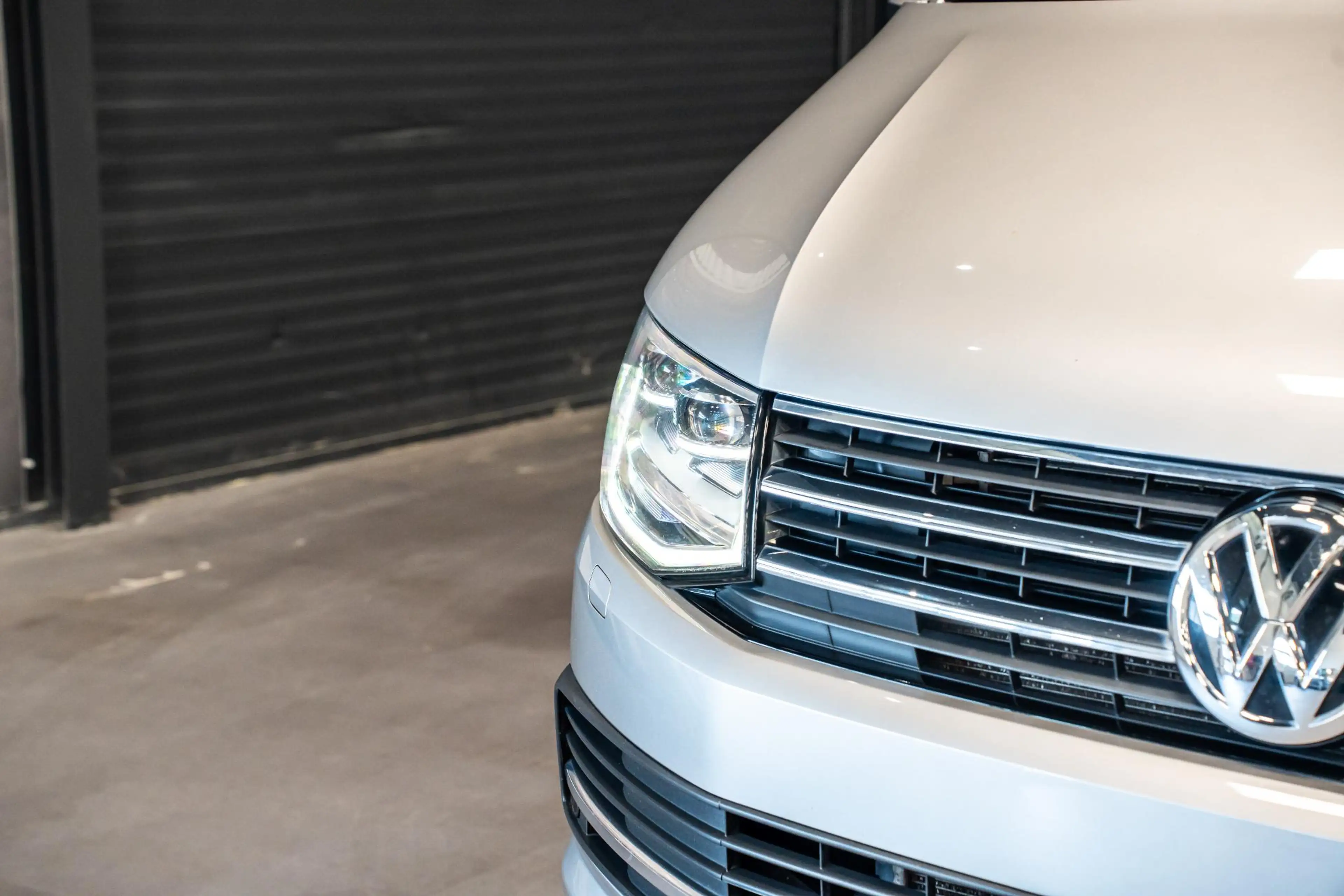 Volkswagen Transporter 2.0 TDI L2H1 DC Highline *Grijs kenteken / Luchtve — photo 28