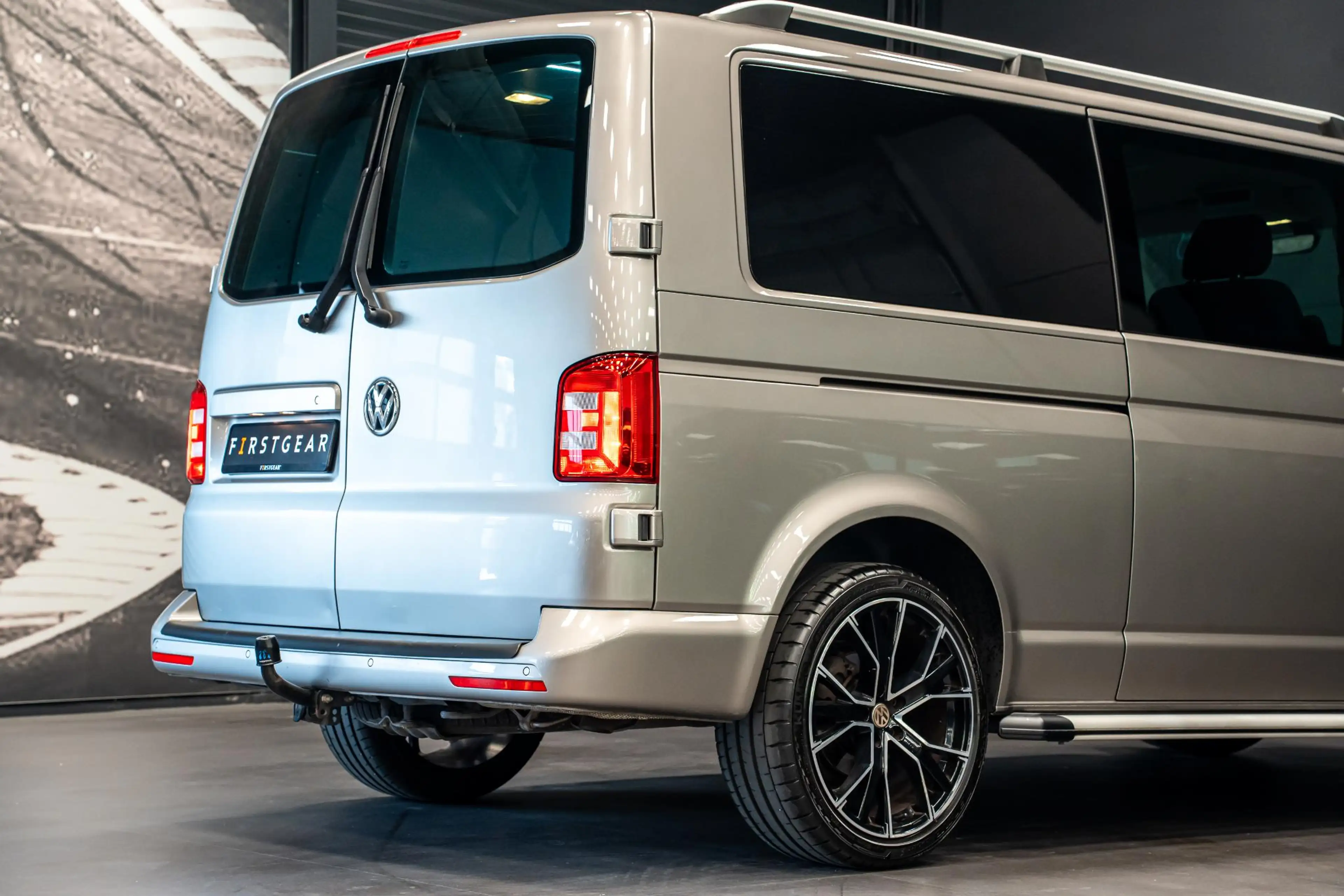 Volkswagen Transporter 2.0 TDI L2H1 DC Highline *Grijs kenteken / Luchtve — photo 8