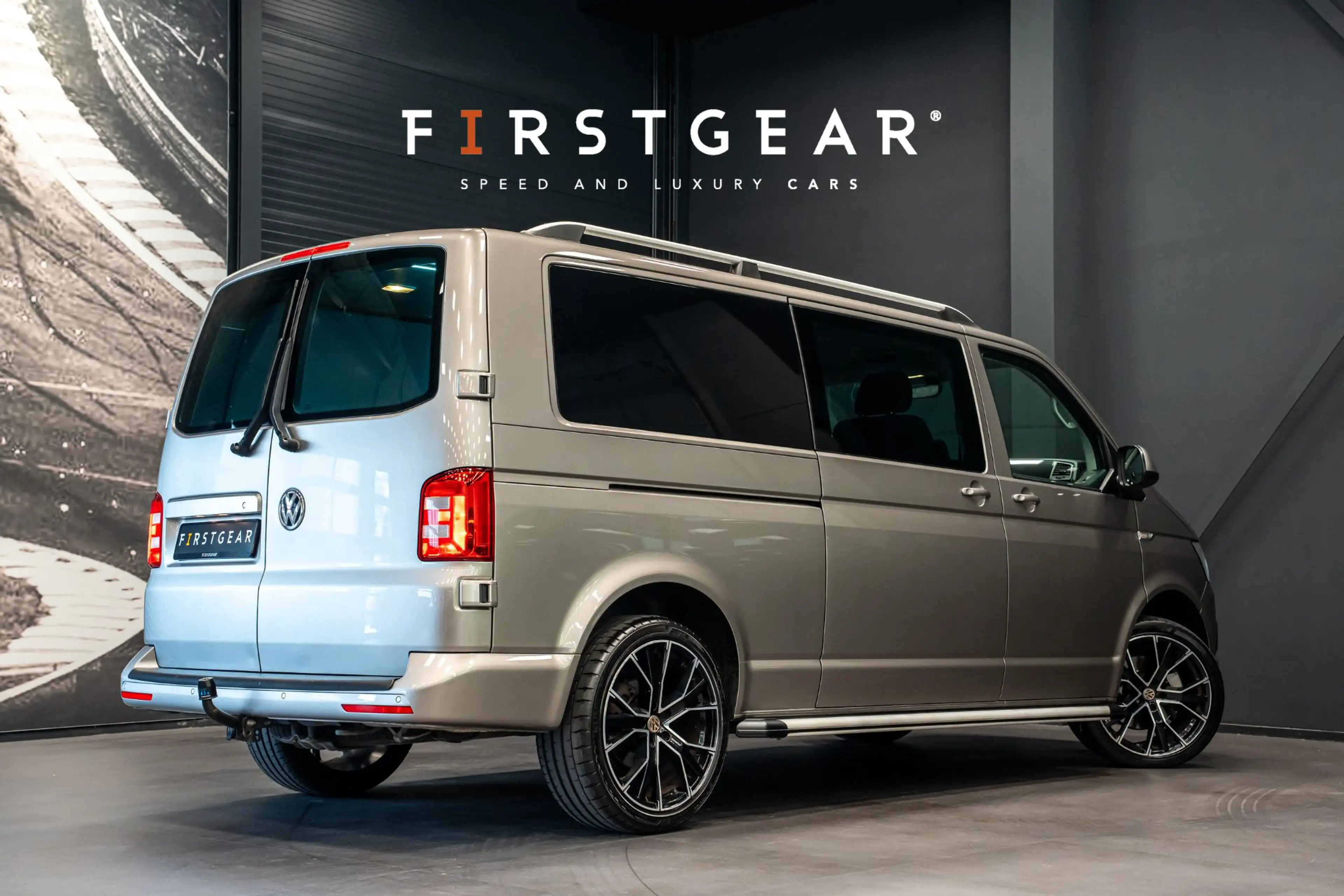 Volkswagen Transporter 2.0 TDI L2H1 DC Highline *Grijs kenteken / Luchtve — photo 2