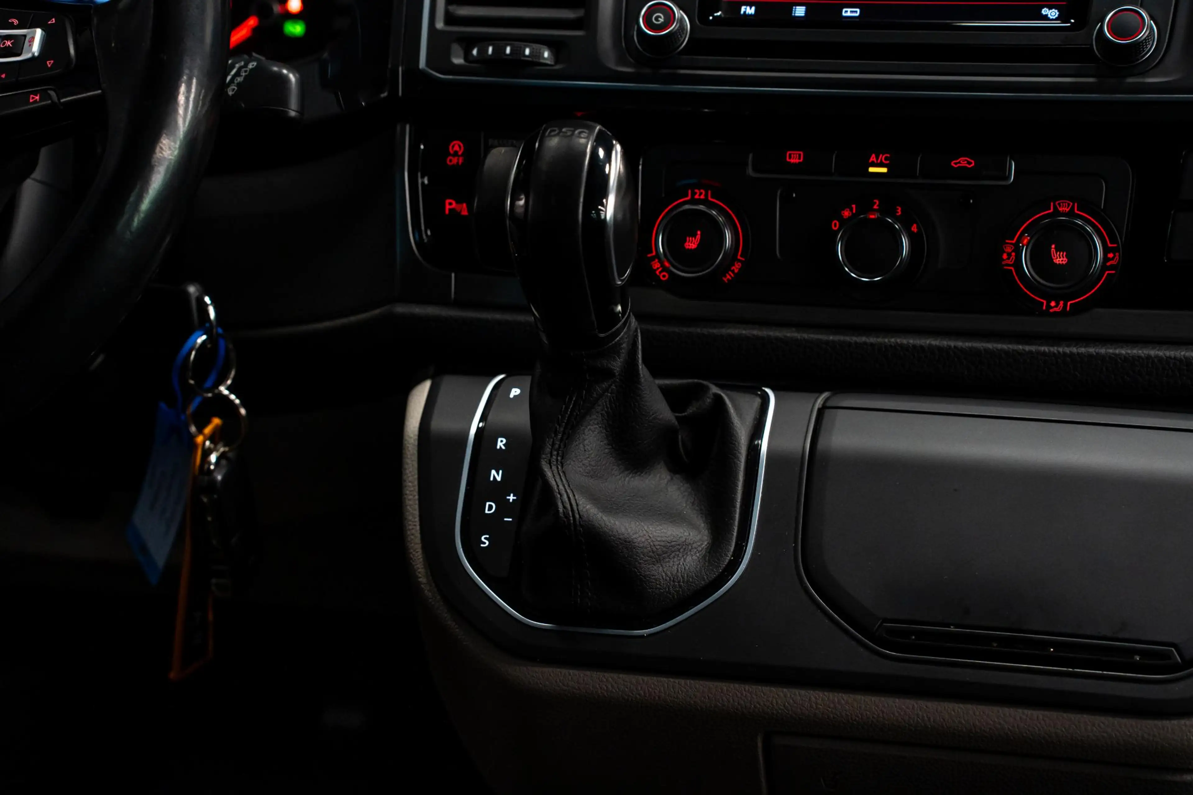Volkswagen Transporter 2.0 TDI L2H1 DC Highline *Grijs kenteken / Luchtve — photo 34