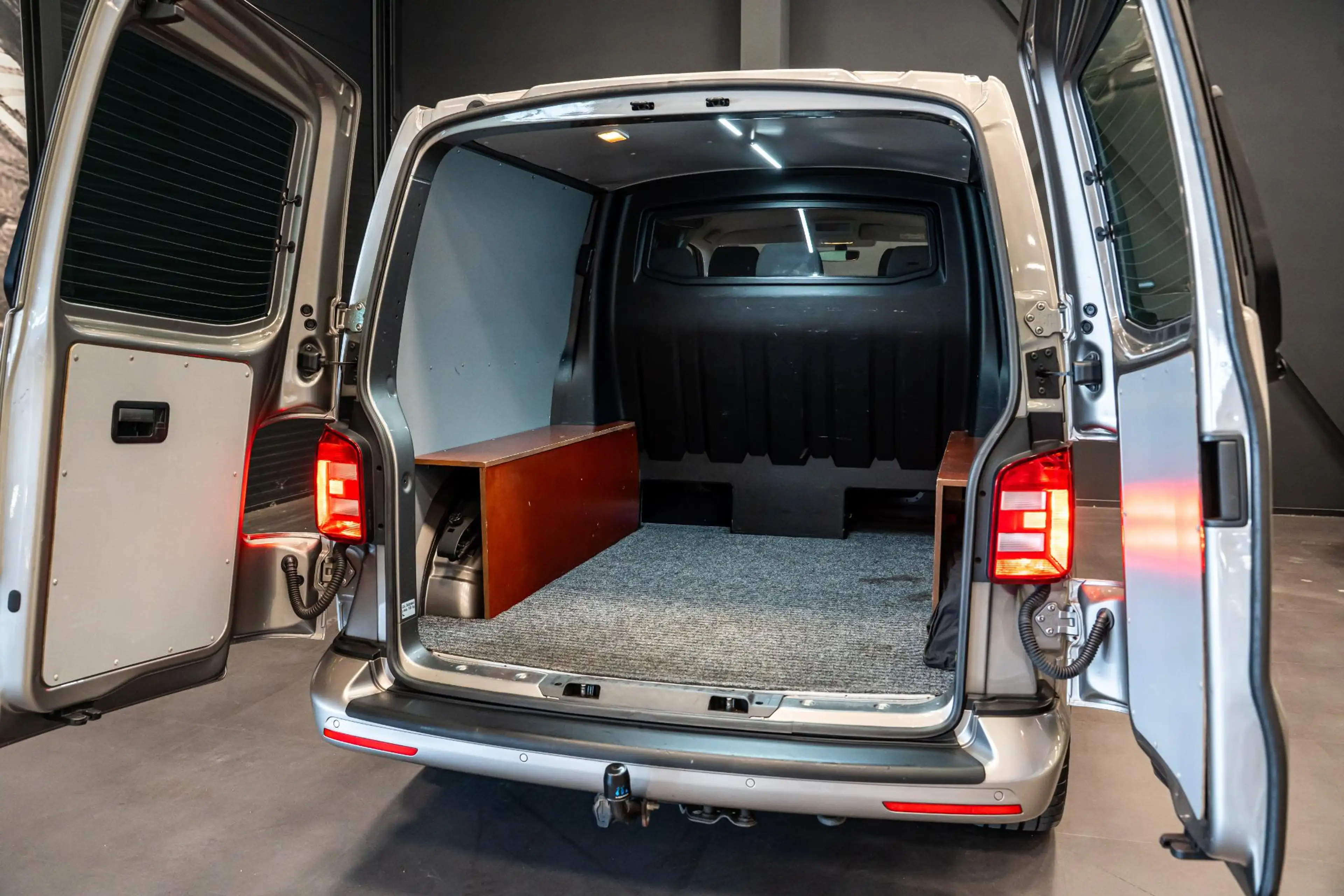Volkswagen Transporter 2.0 TDI L2H1 DC Highline *Grijs kenteken / Luchtve — photo 21