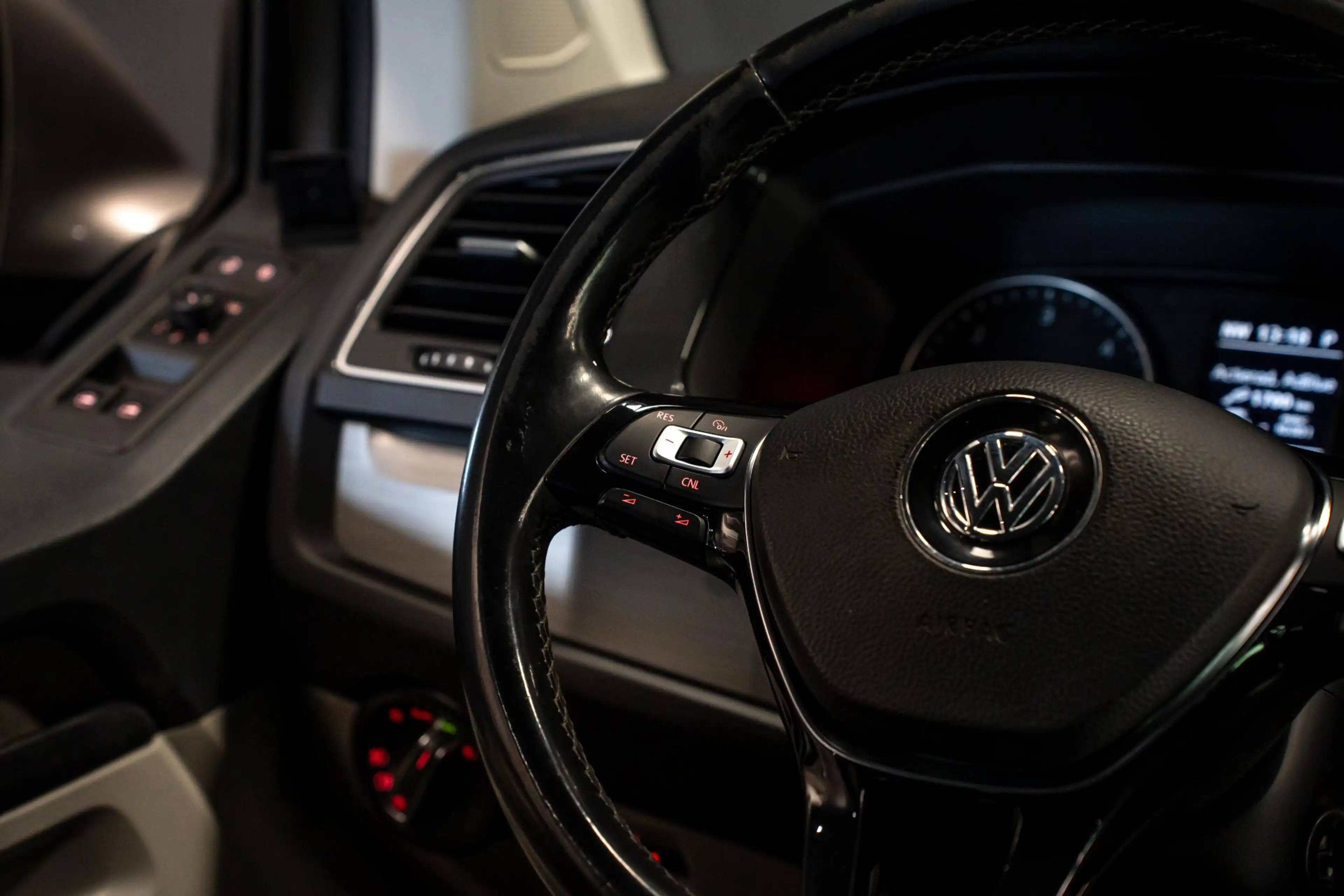Volkswagen Transporter 2.0 TDI L2H1 DC Highline *Grijs kenteken / Luchtve — photo 15