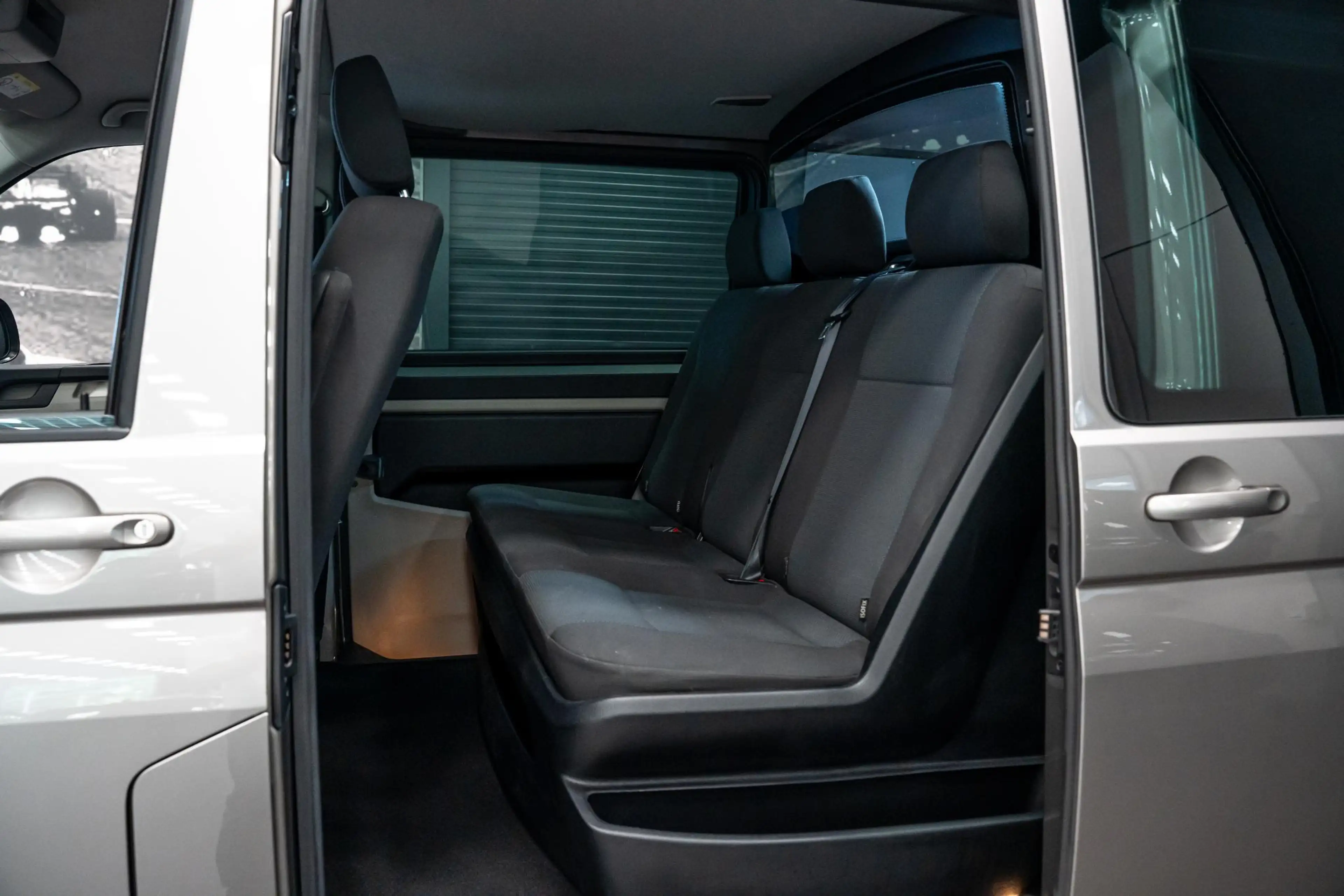 Volkswagen Transporter 2.0 TDI L2H1 DC Highline *Grijs kenteken / Luchtve — photo 10