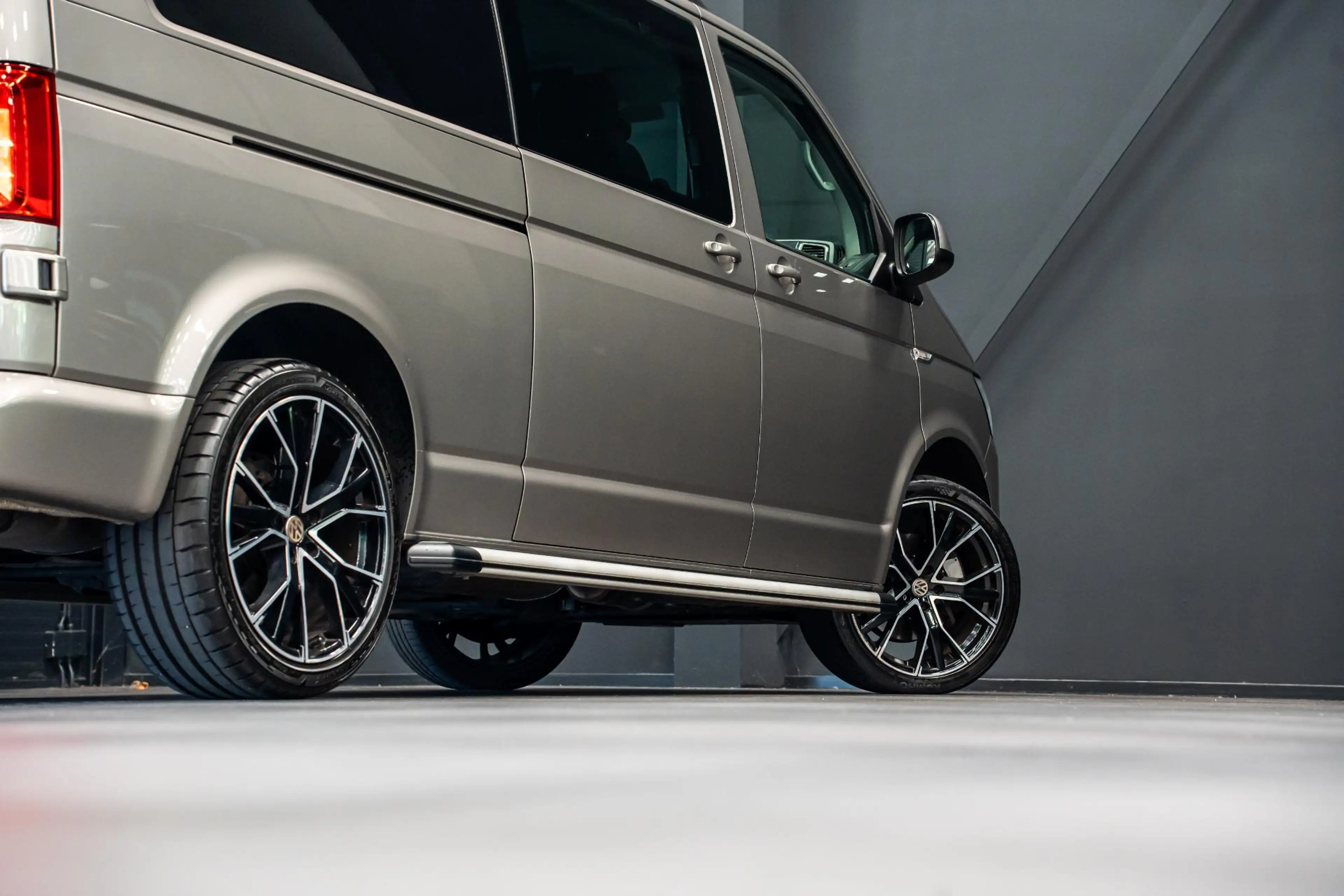 Volkswagen Transporter 2.0 TDI L2H1 DC Highline *Grijs kenteken / Luchtve — photo 33