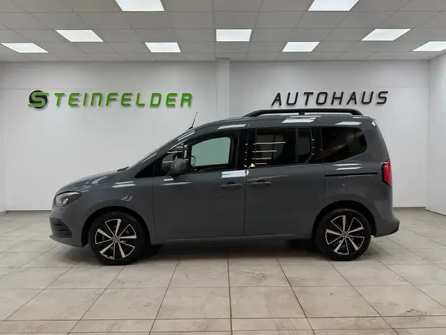 Mercedes-Benz T-Class view 4