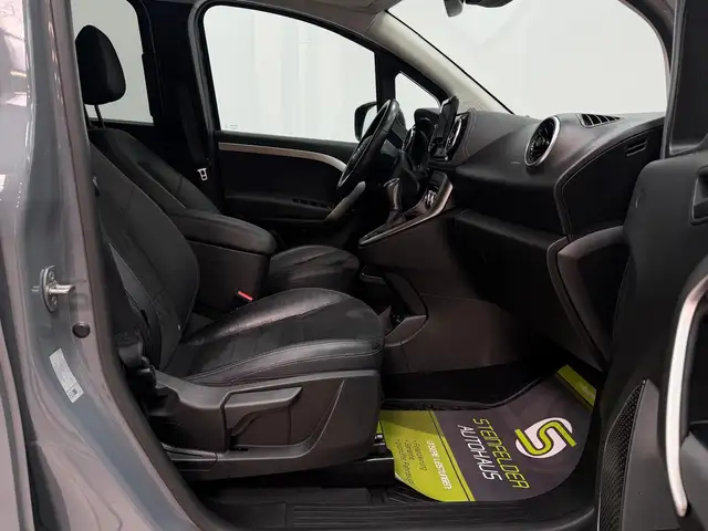 Mercedes-Benz T-Class view 13
