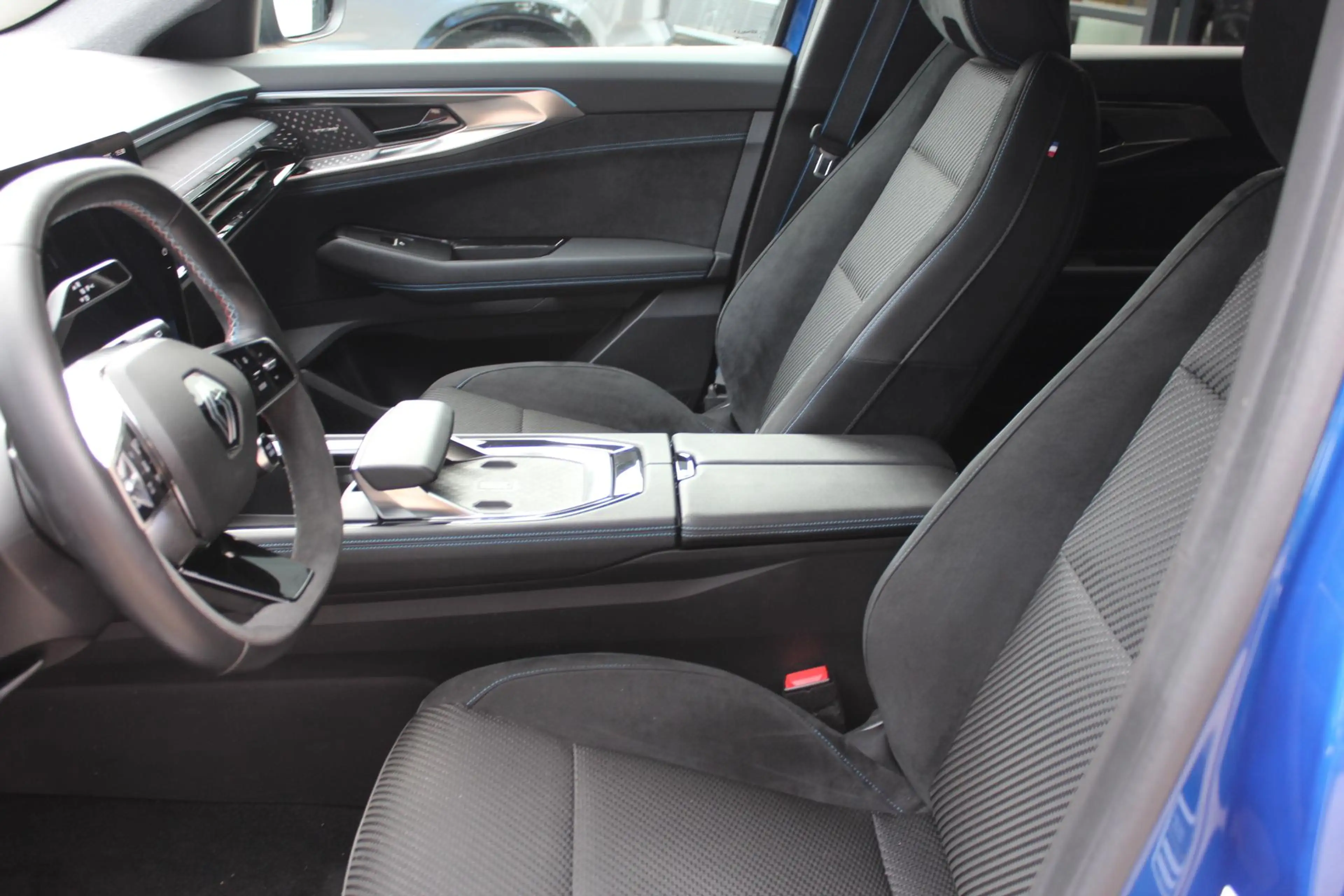 Renault Austral 1.2 E-Tech full hybrid 200 iconic esprit Alpine HU — photo 9