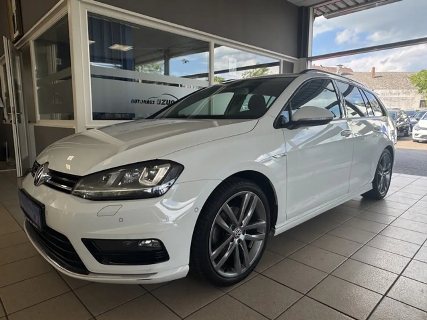 Volkswagen Golf Variant VII Cup BTM R-Line Kamera Navi Weiß - 1
