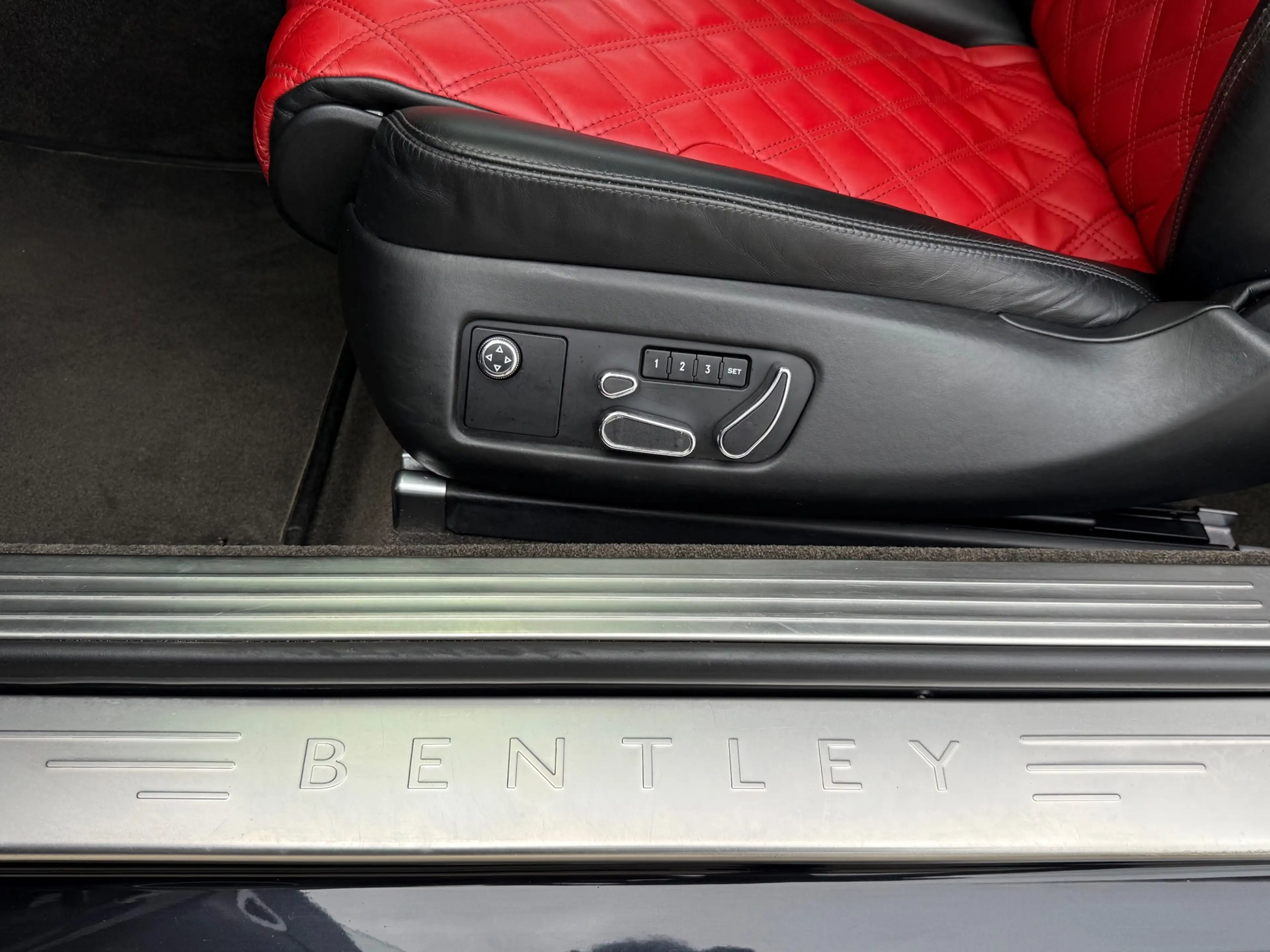 Bentley Continental GT 4.0 V8 Mulliner Styling Specification pakket — photo 12