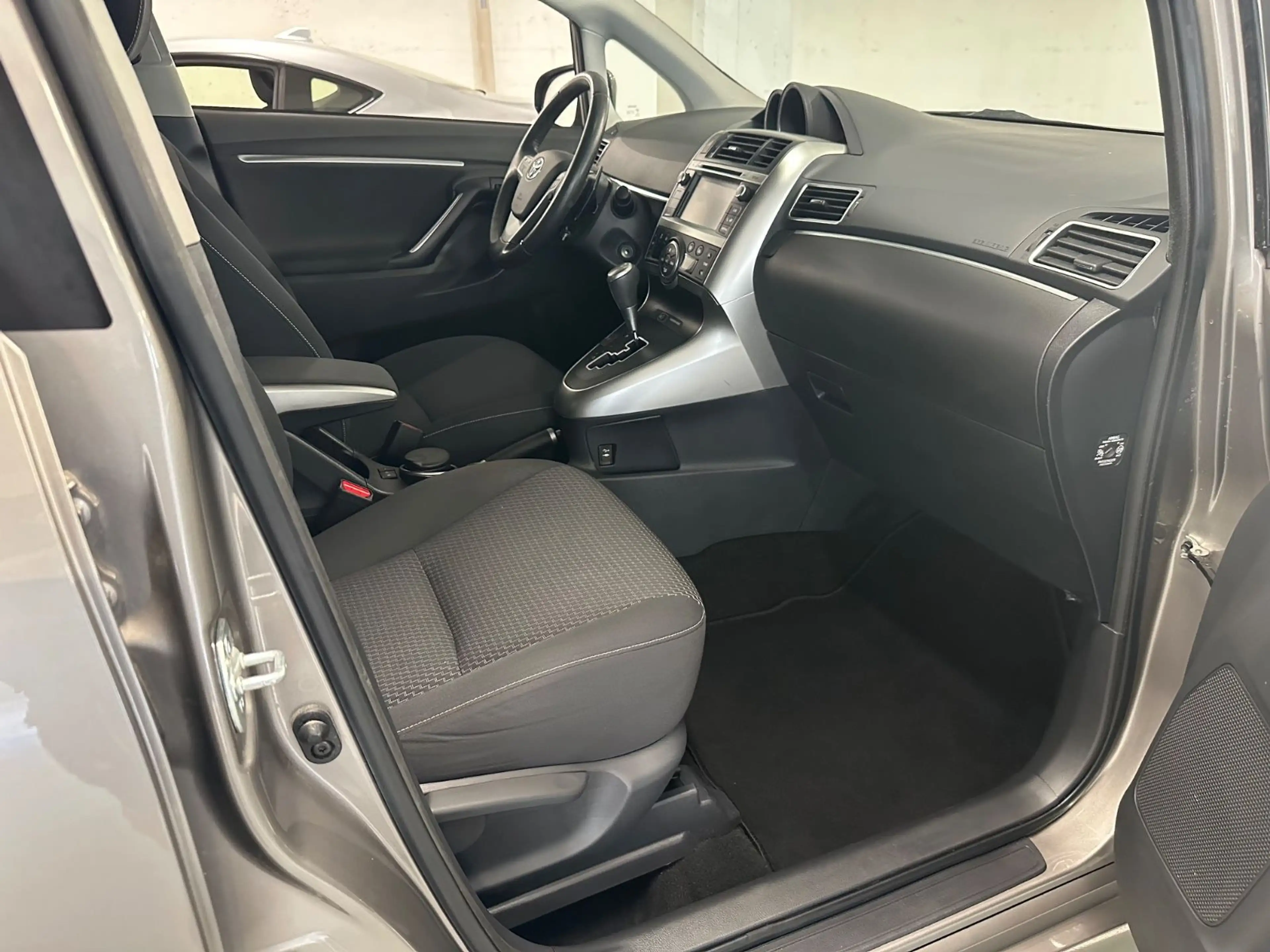 Toyota Verso SkyView Edition+Comfort-Paket Plus /StHzg — photo 9