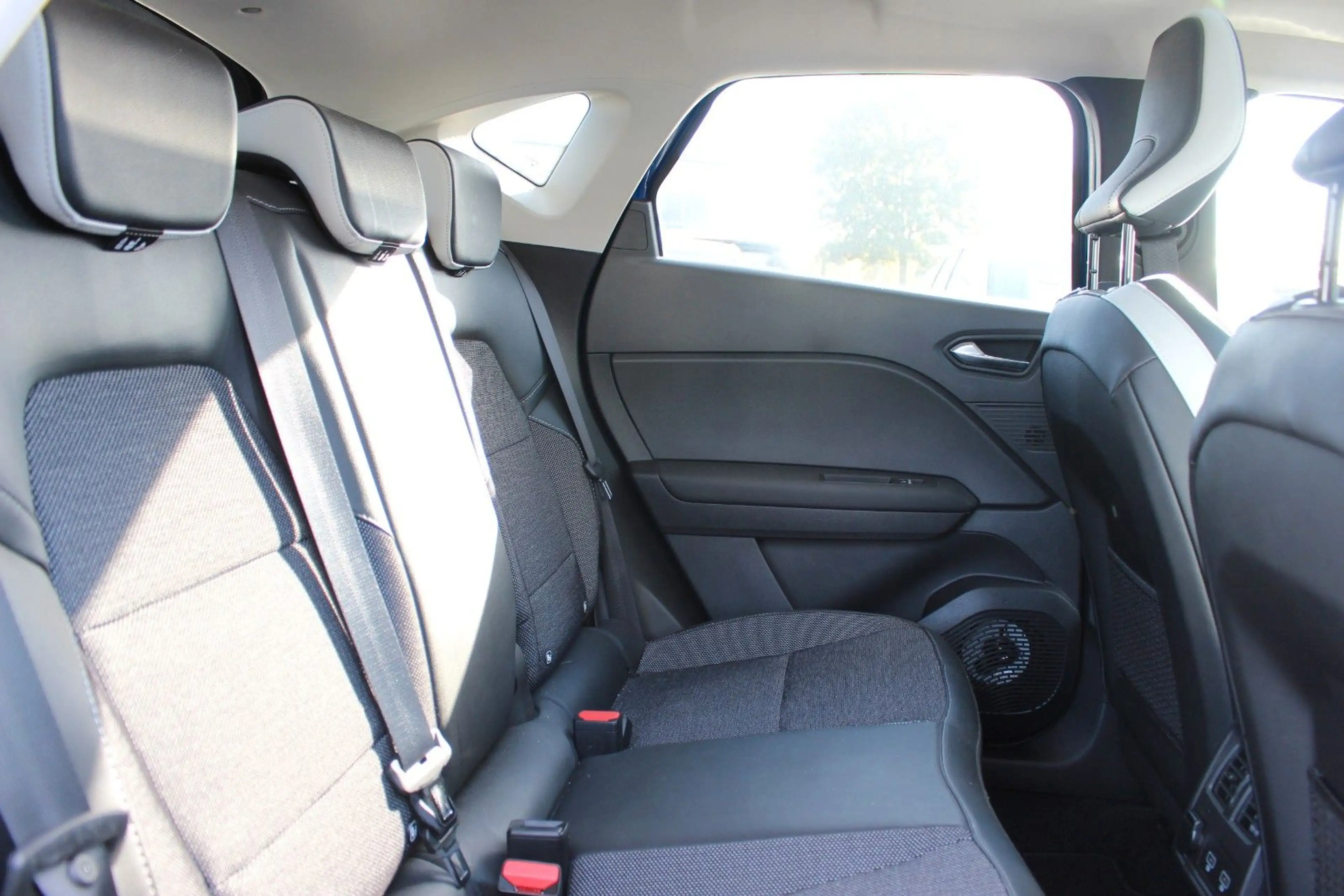 Renault Captur NAVI/SHZ/BT/PDC/RCAM/KLIMA/PANO — photo 13