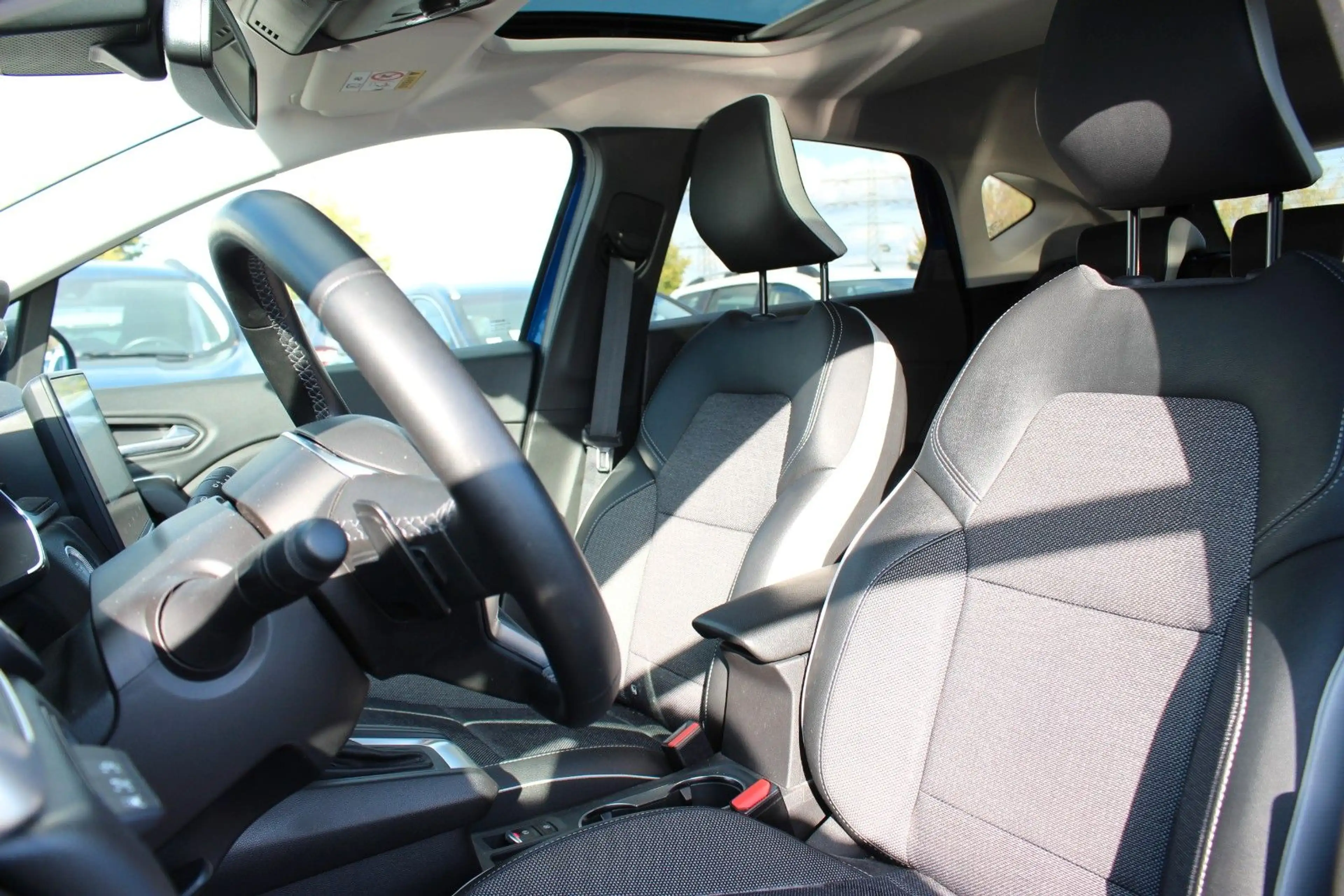 Renault Captur NAVI/SHZ/BT/PDC/RCAM/KLIMA/PANO — photo 10