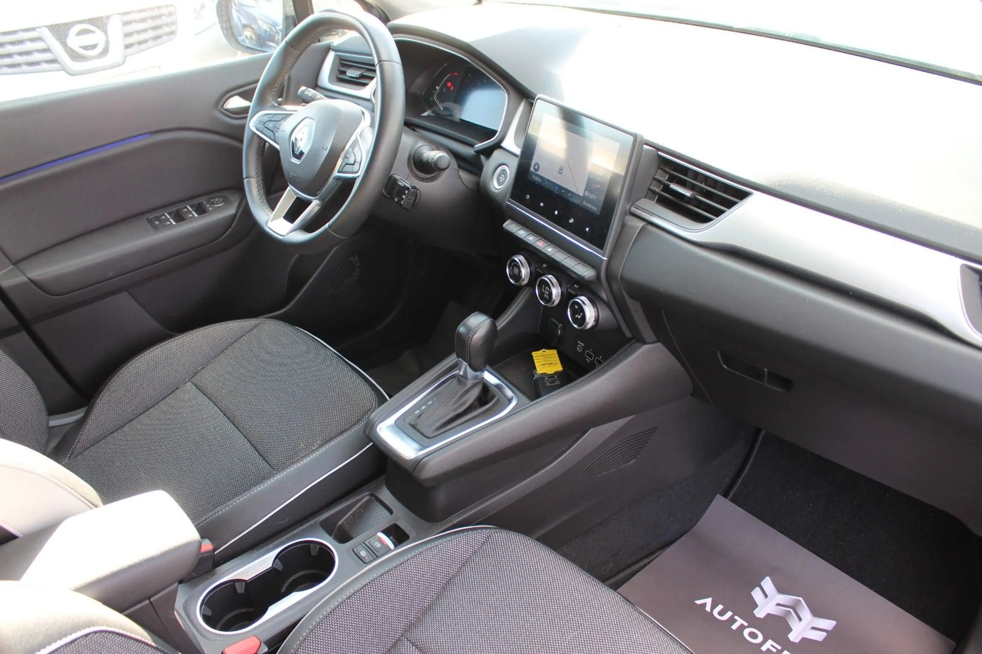 Renault Captur NAVI/SHZ/BT/PDC/RCAM/KLIMA/PANO — photo 11