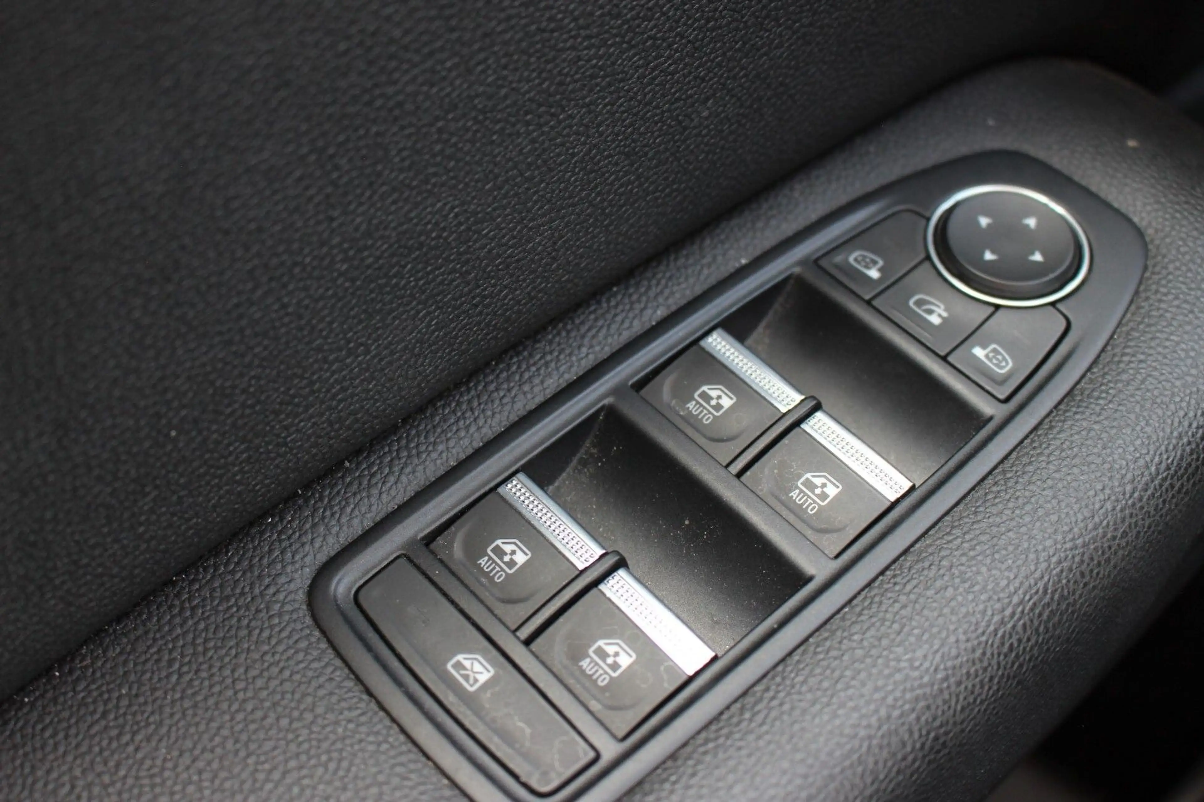 Renault Captur NAVI/SHZ/BT/PDC/RCAM/KLIMA/PANO — photo 15