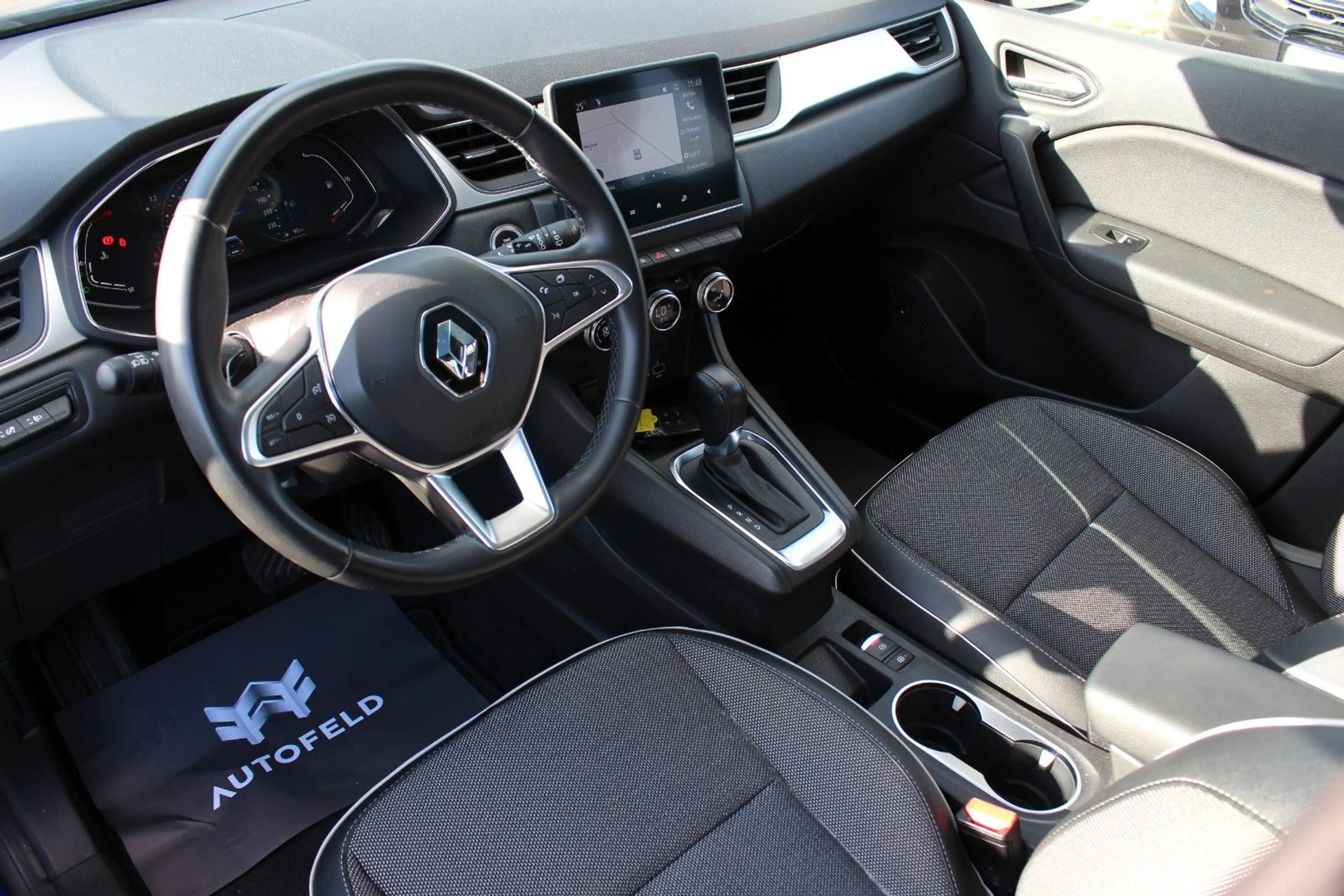 Renault Captur NAVI/SHZ/BT/PDC/RCAM/KLIMA/PANO — photo 9