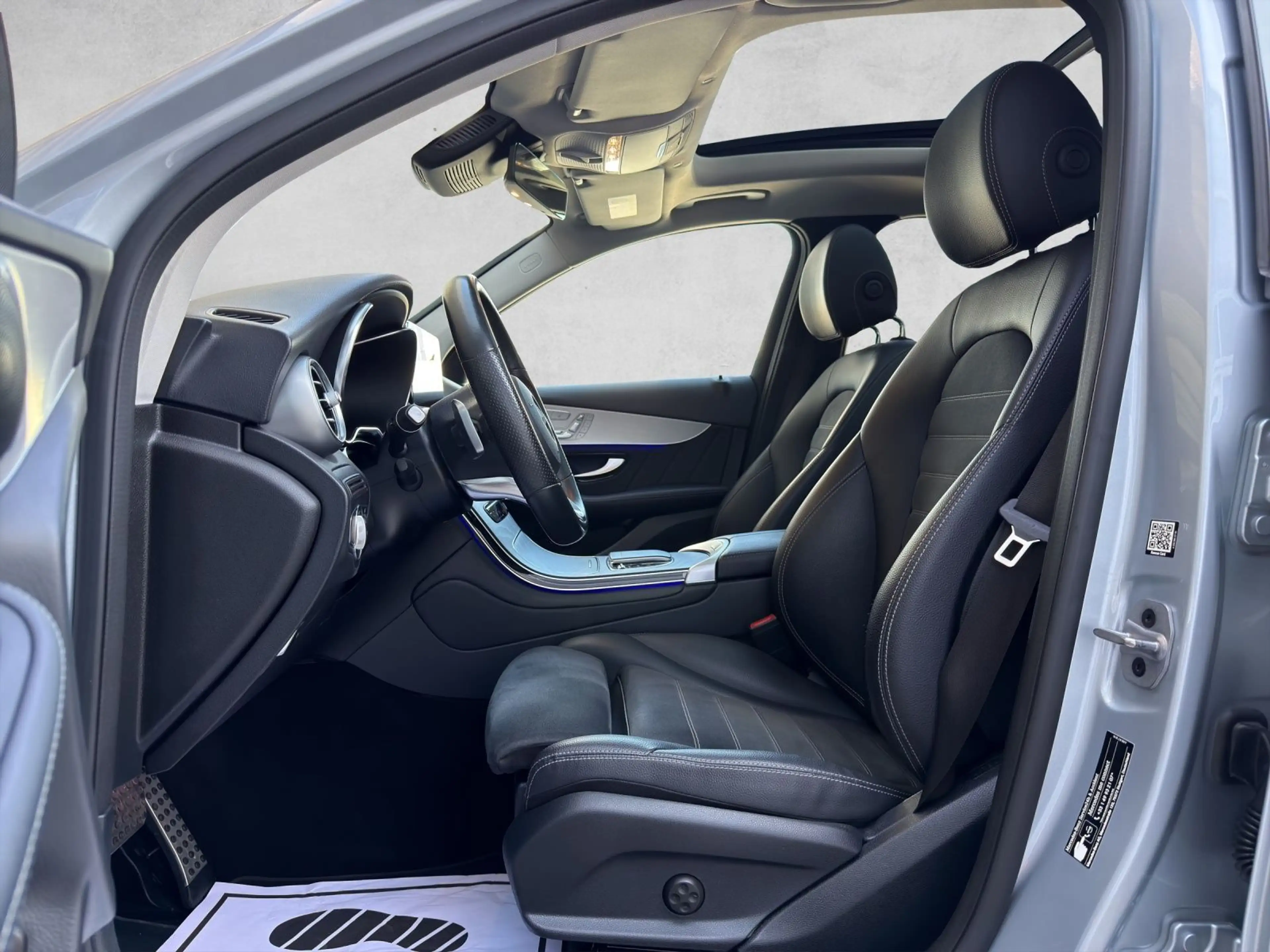 Mercedes-Benz GLC 300 de AMG Line 4Matic Aut. //Schiebedach, Luft, 360° — photo 8