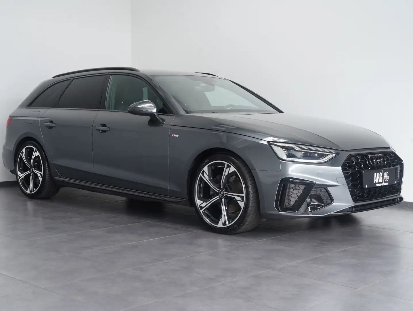 Audi A4 Avant 35 TDI S line Competition Edition Grau - 2