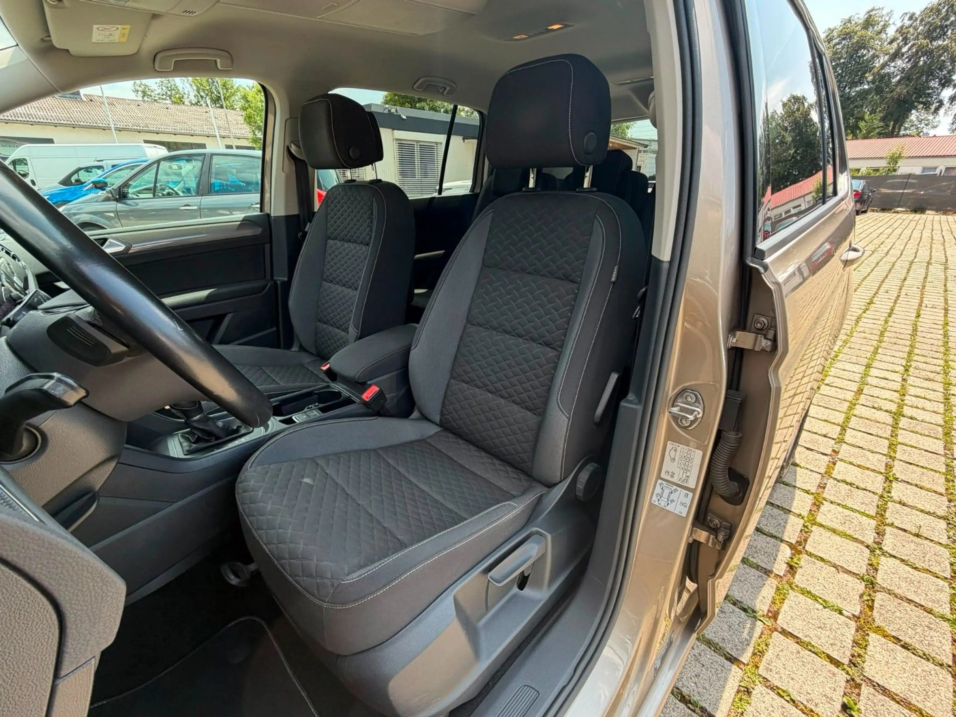 Volkswagen Touran 1,4 TSI Join LED DSG NAVI — photo 9
