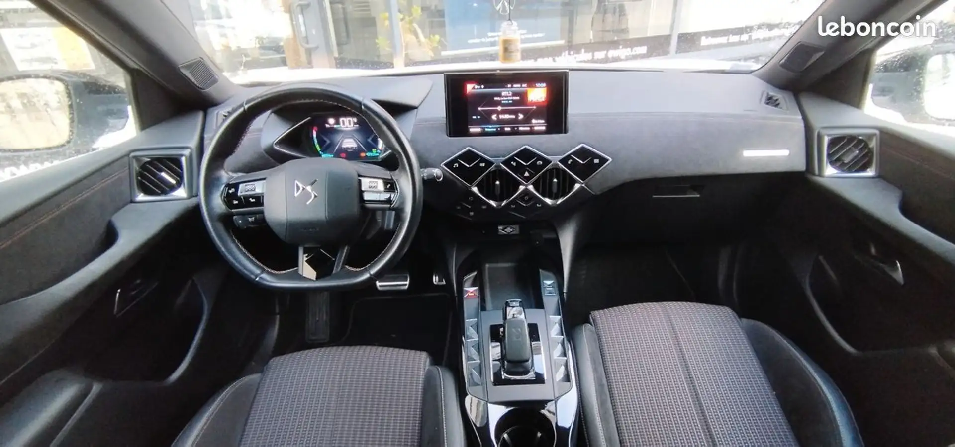 DS Automobiles DS 3 Crossback automobiles e-tense 136ch 50kwh performance line bva carplay sans fil a partir de 229e par mois Blanc - 2