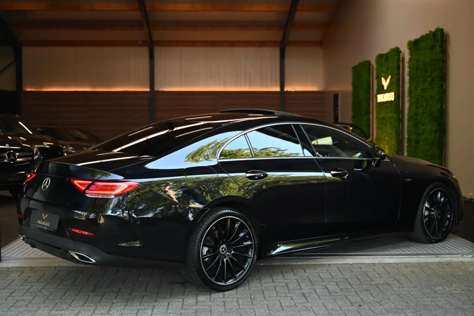 Mercedes-Benz CLS 300 d Edition 1 - AMG - Burmester - HUD - Distronic+ - Чорний - 2