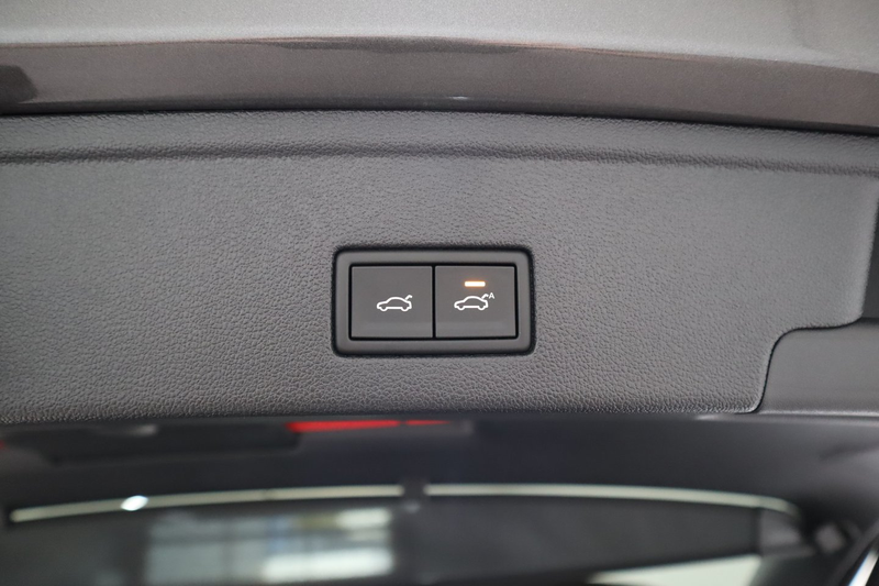 Volkswagen Touareg TDI 4MOTION — photo 8