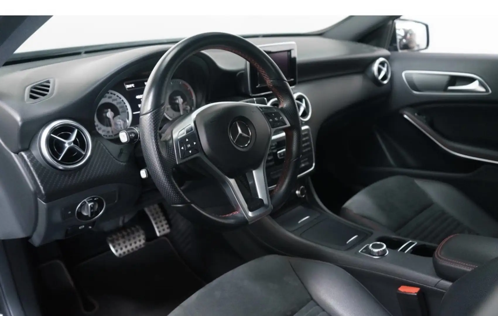 Mercedes-Benz A 200 Prestige Zwart - 1