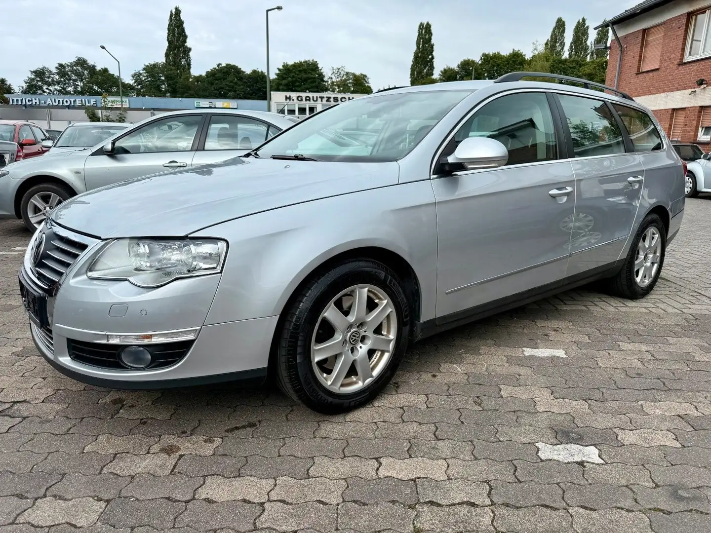 Volkswagen Passat Variant 2.0 TDI* TÜV NEU* AHK* XENON Silber - 1