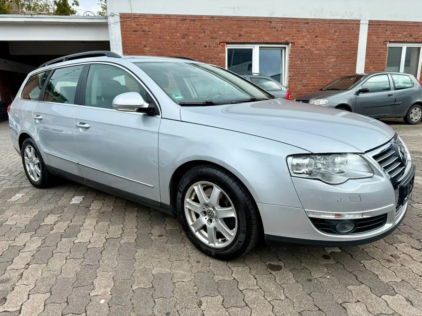 Volkswagen Passat Variant 2.0 TDI* TÜV NEU* AHK* XENON Silber - 2