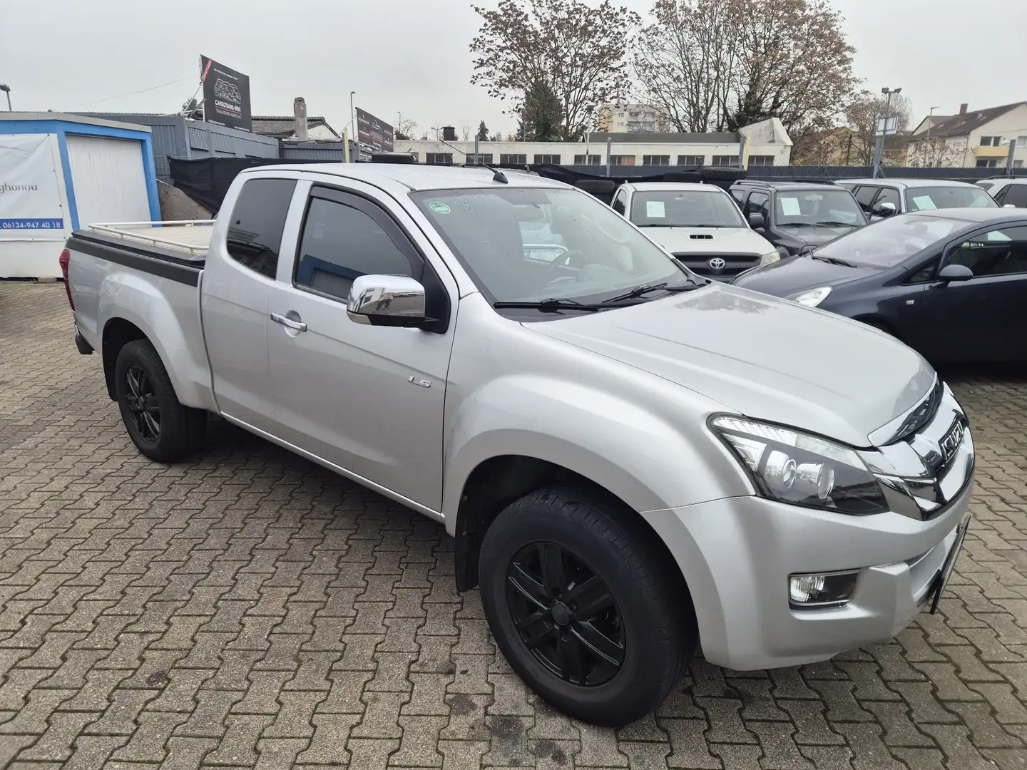 Isuzu D-Max Space Cab 4x4 Premium LS Silber - 2