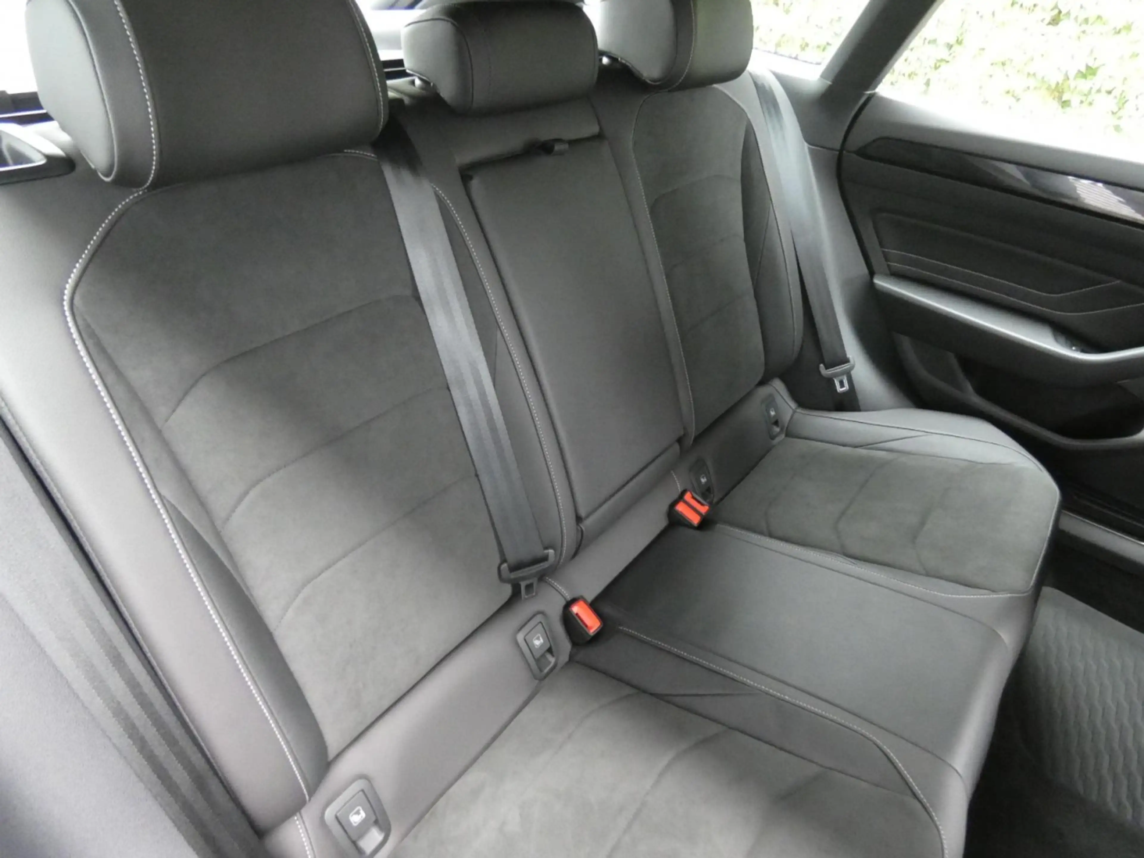 Volkswagen Arteon Shootingbrake 2.0 TSI DSG R-Line LED Navi SHZ PDC — photo 6